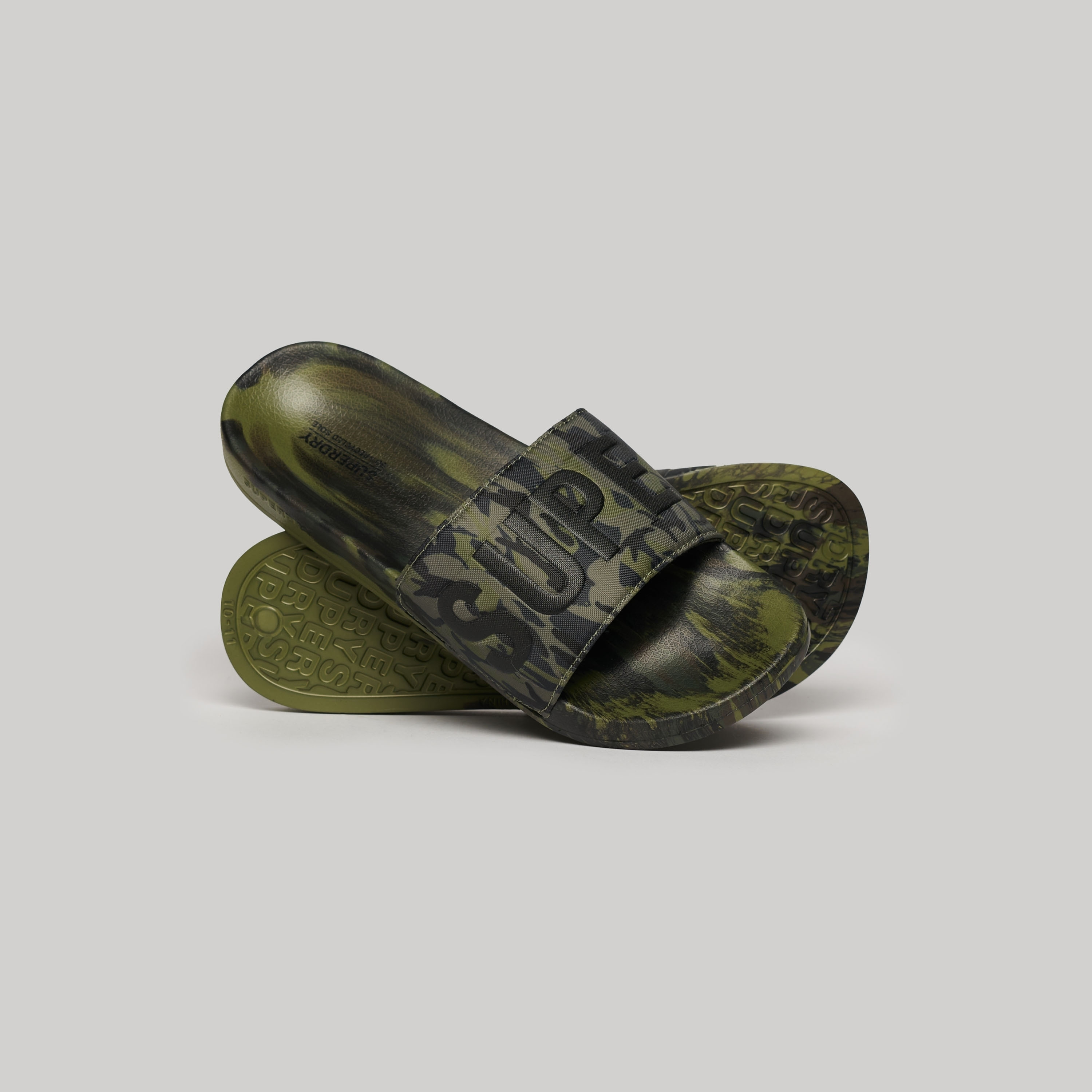 شبشب حمام سباحة مموه بتفاصيل شعار للرجال من سوبر دراي-men-shoes-flipflopsandslides-image-9