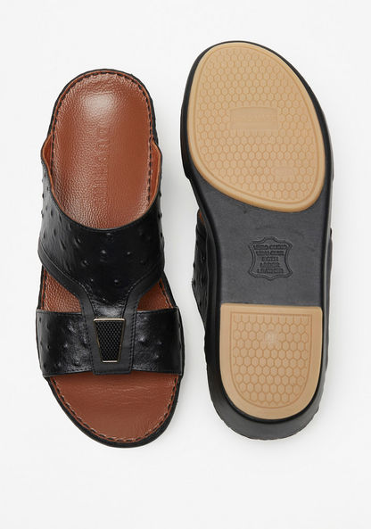 Duchini Mens' Textured Slip-On Arabic Sandals with Metal Detail-Men%27s Sandals-image-6