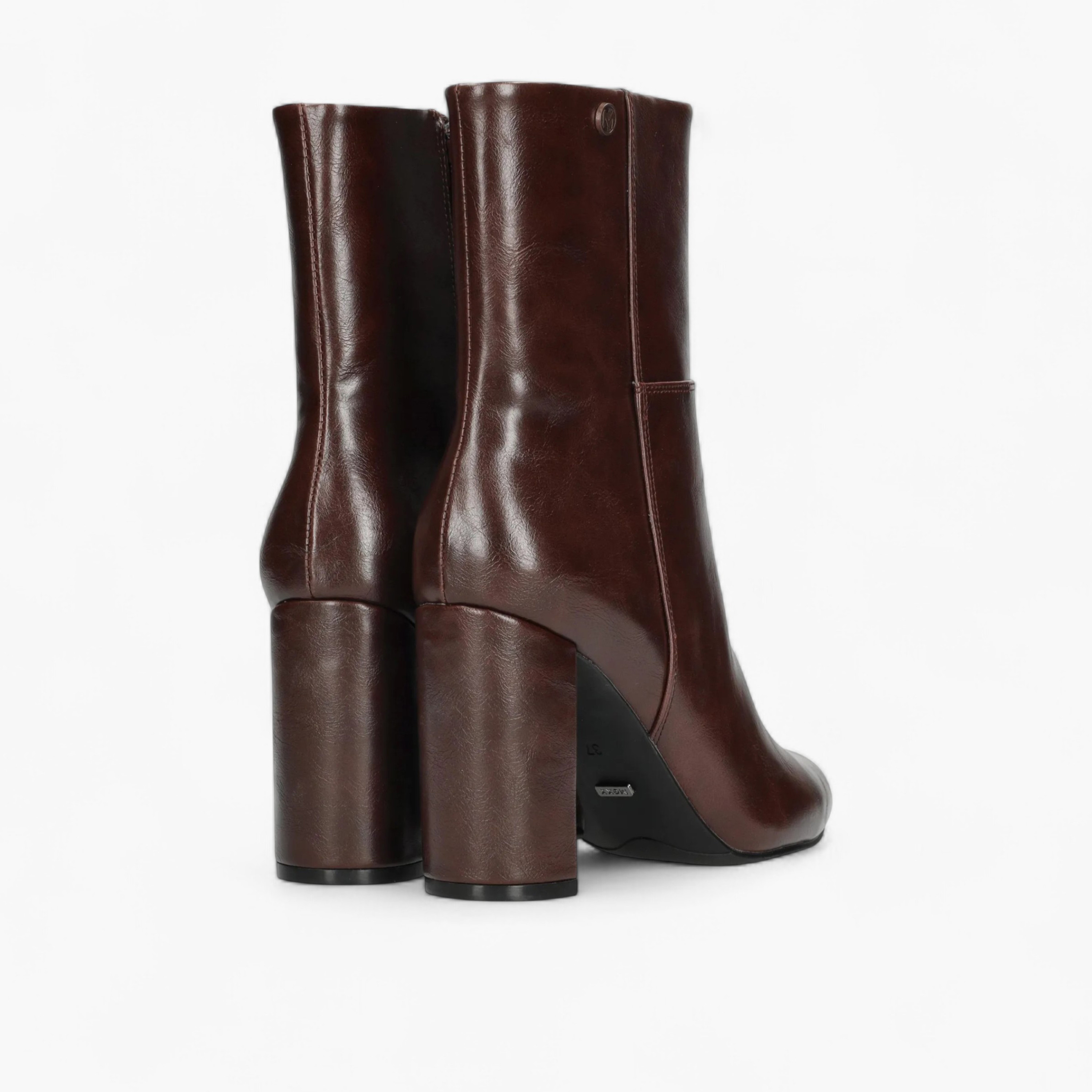 بوت سادة طول الكاحل بسحاب إغلاق وكعب سميك من مكس-women-shoes-boots-image-11