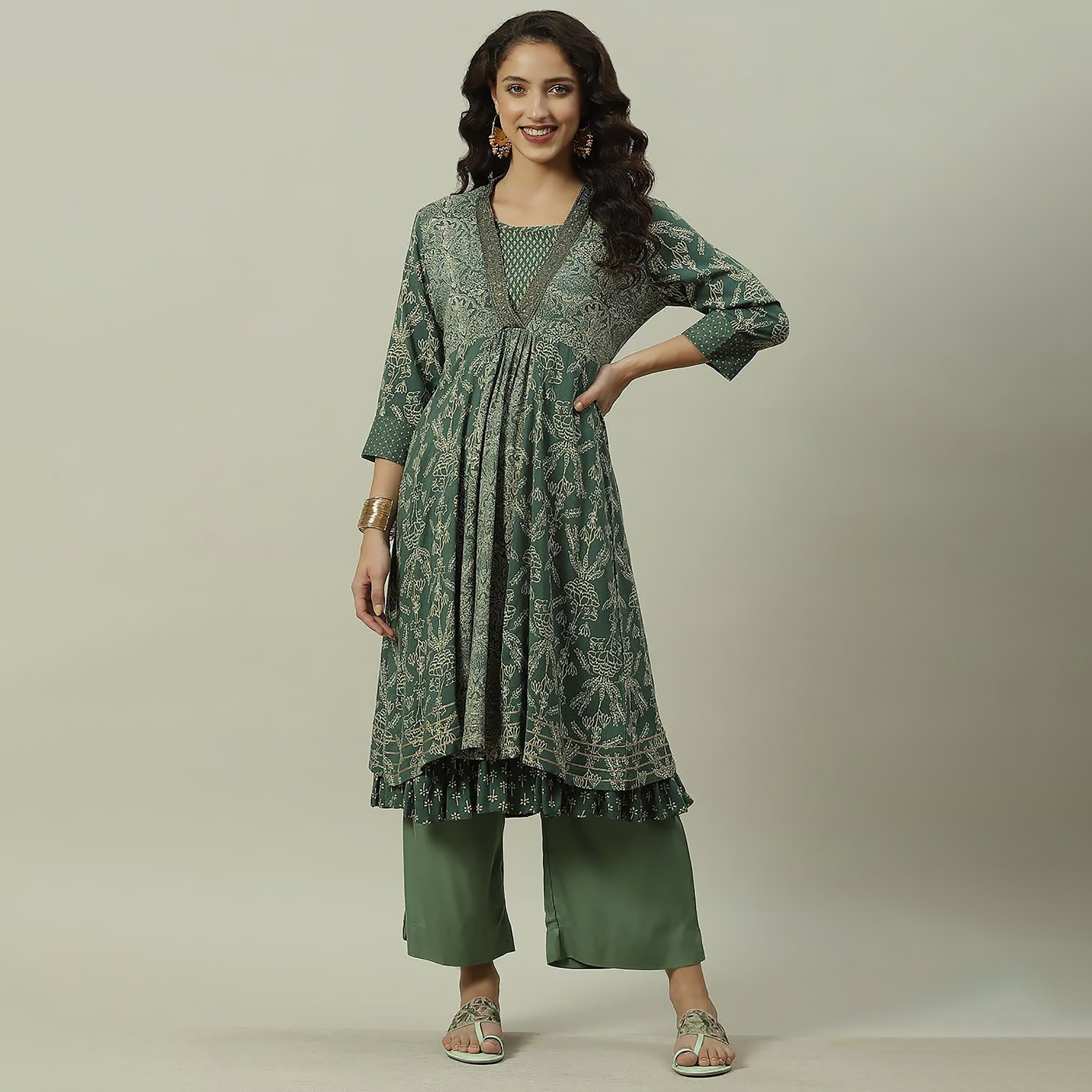 كورتا مستقيمة برقبة دائرية مطبوعة مع مزين بسكوينس وخرز من بيبا-women-clothing-ethnicwear-kurtas-image-1