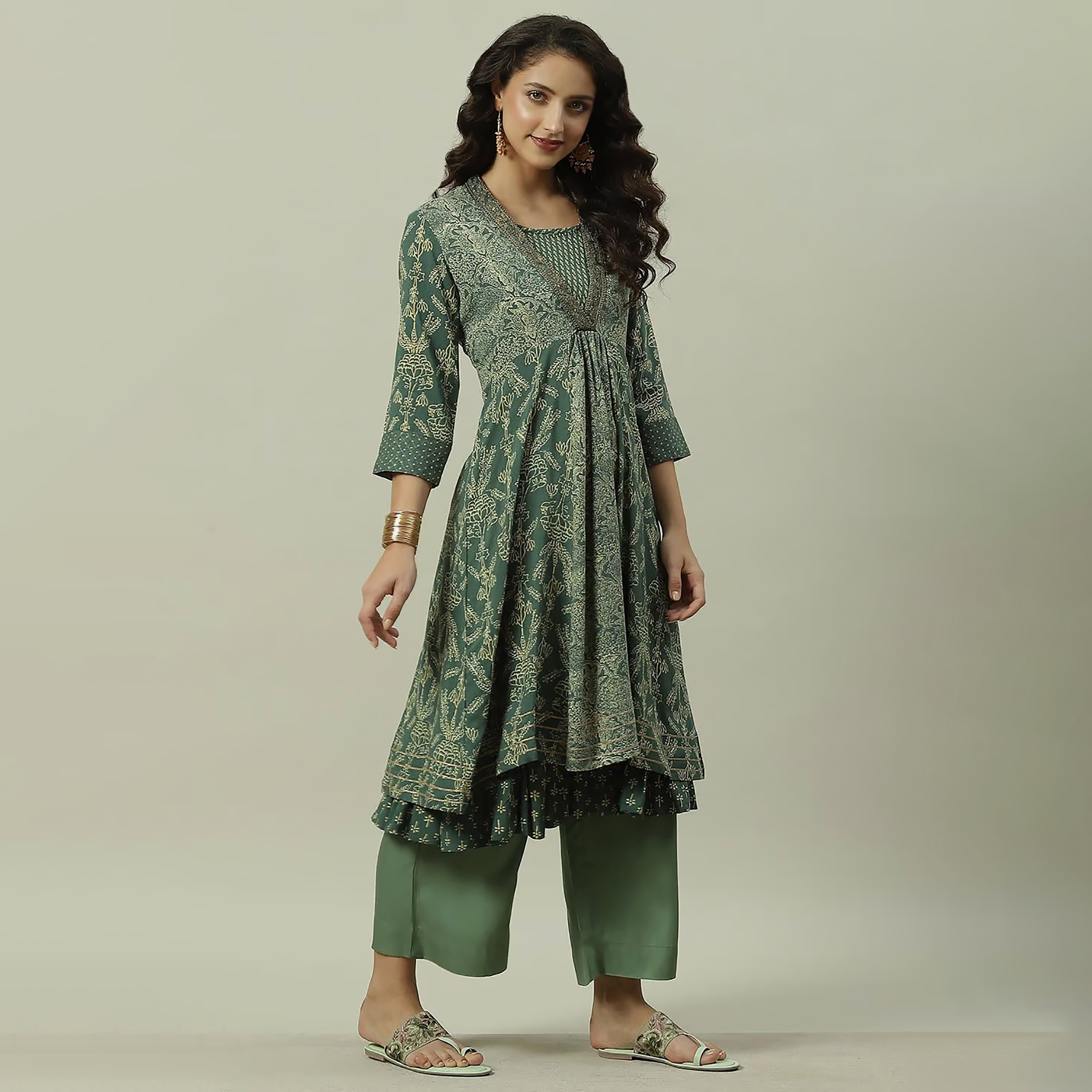 كورتا مستقيمة برقبة دائرية مطبوعة مع مزين بسكوينس وخرز من بيبا-women-clothing-ethnicwear-kurtas-image-5