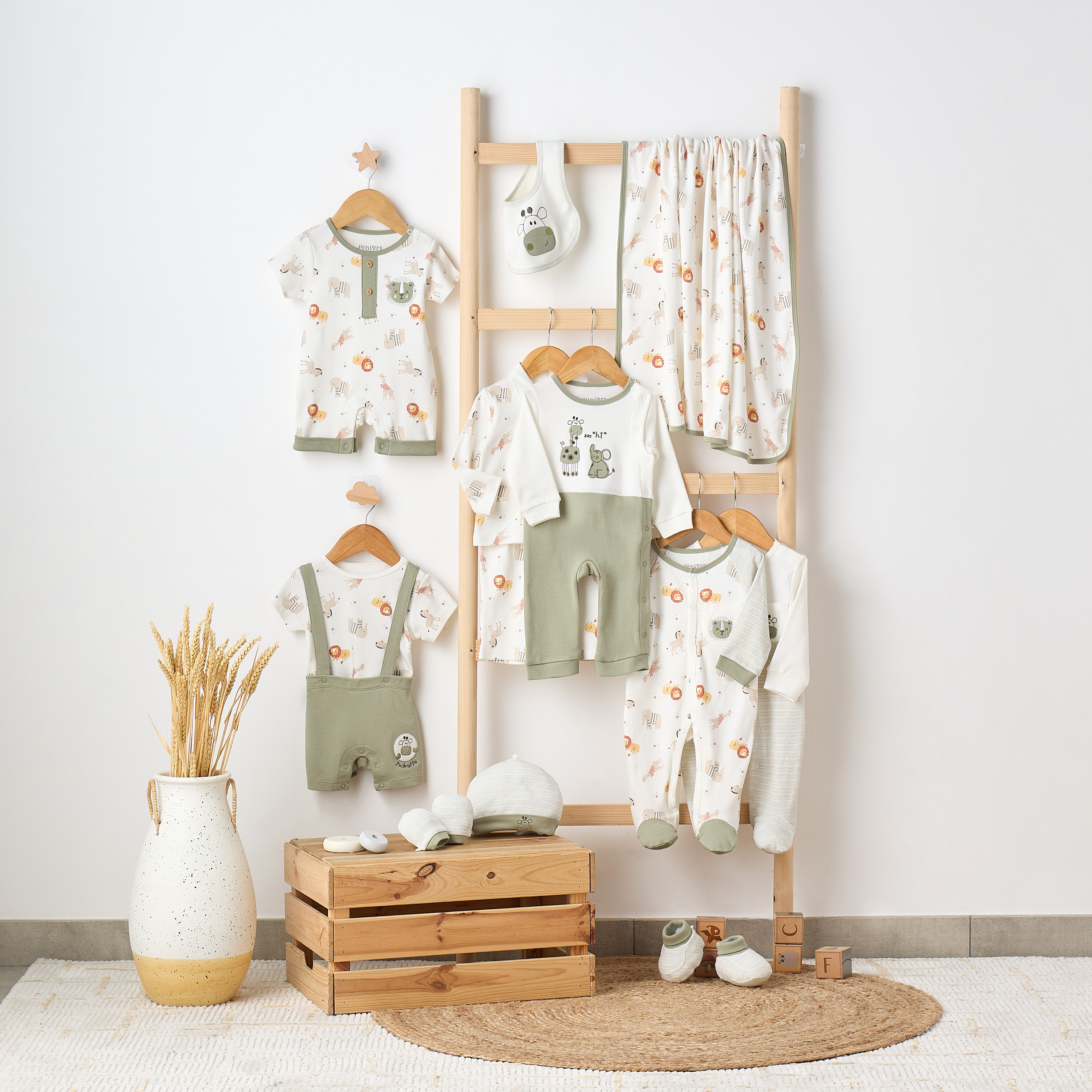 طقم دنغري وتيشيرت بطبعات حيوانات من جونيورز-baby-boys-clothing-rompers-image-1