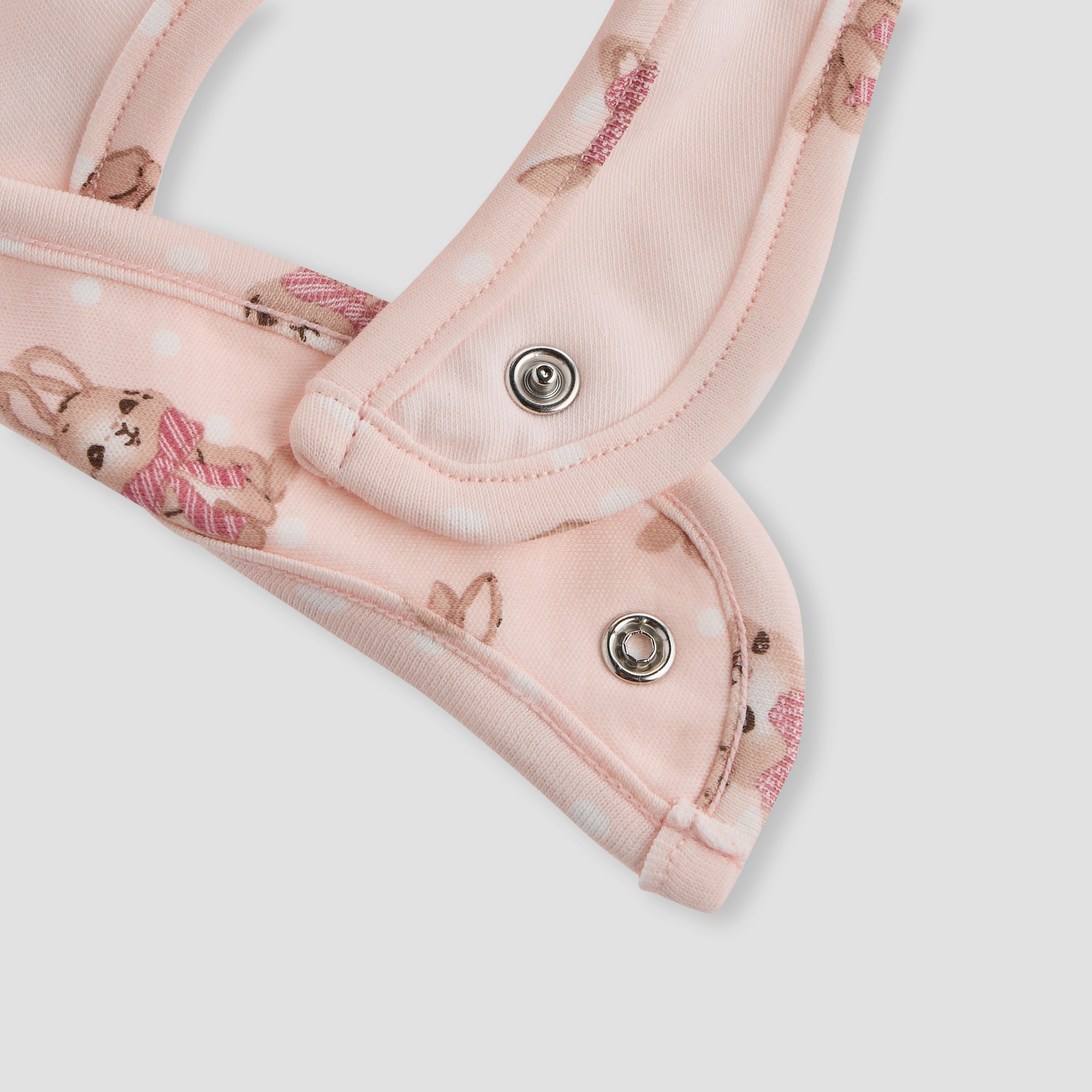 مريلة بطبعات أرنب بزر إغلاق من جونيورز-baby-feeding-bibs-image-5