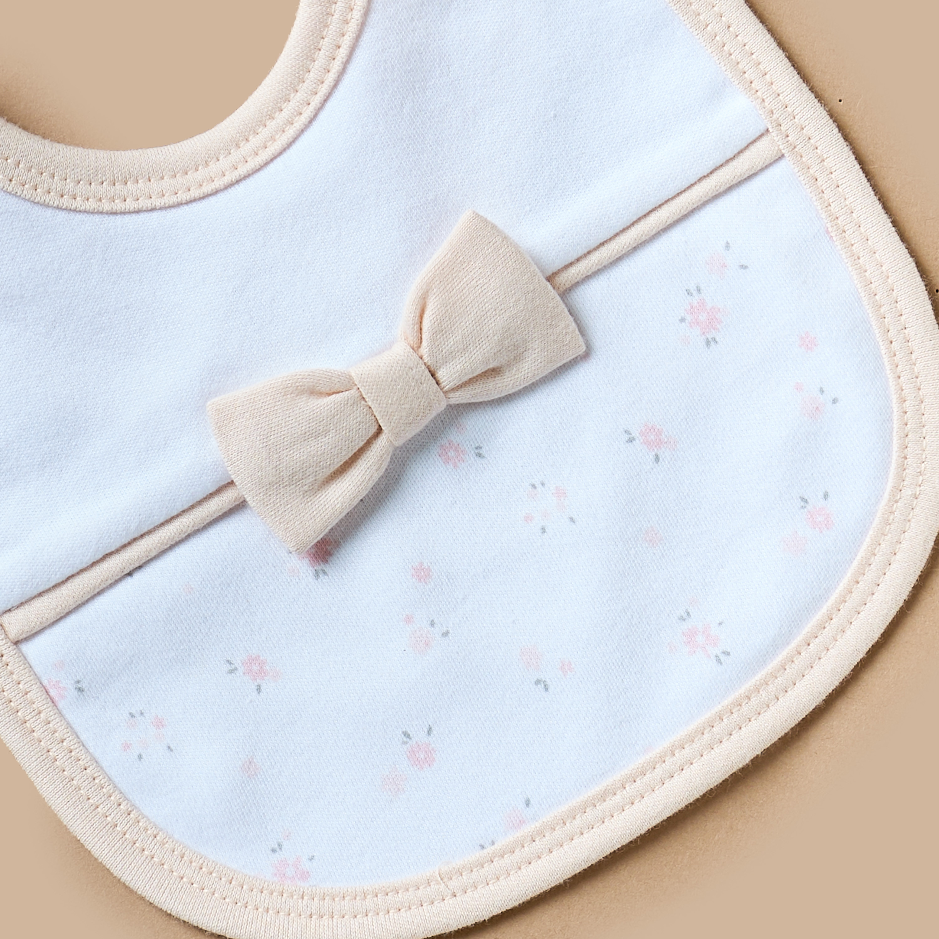 مريلة قطن بزينة فيونكة من جونيورز-baby-feeding-bibs-image-2