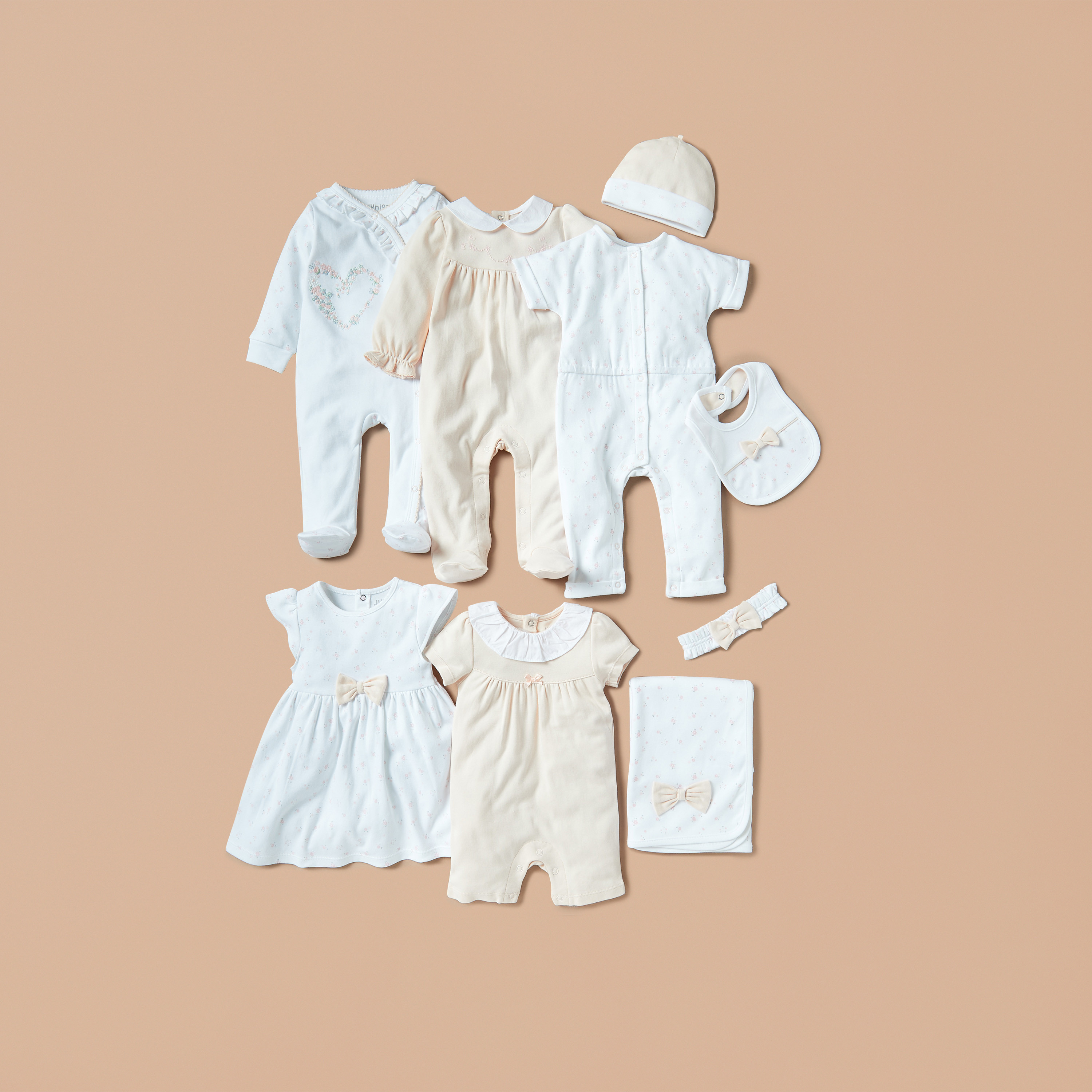 بطانية لحديثي الولادة بفيونكة وطبعات زهرية من جونيورز - 70x70 سم.-baby-nursery-blanketsandswaddles-receivingblankets-image-4