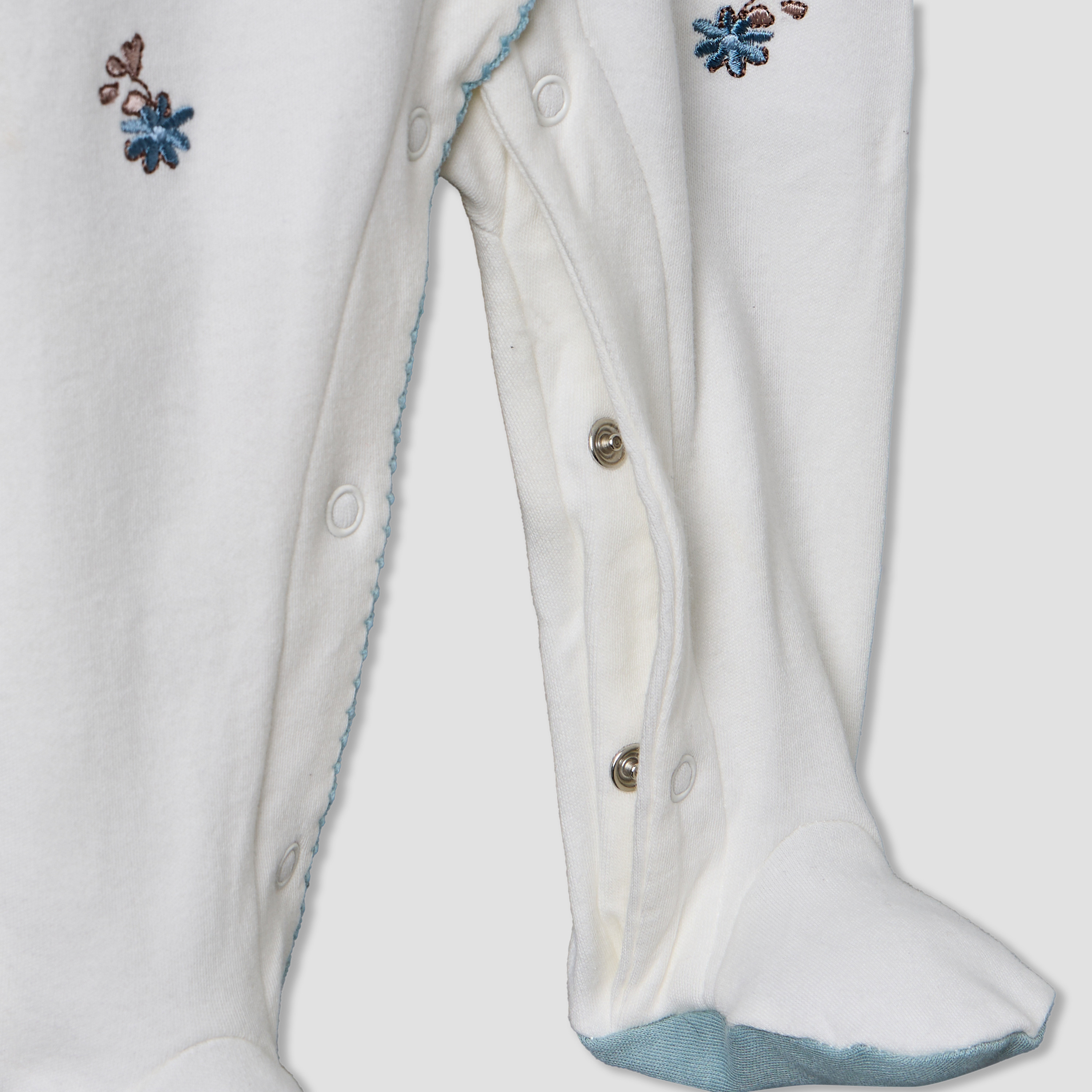 بدلة نوم قطن بياقة وأكمام طويلة وطبعات زهرية من جونيورز-baby-girls-clothing-nightwear-sleepsuits-image-4