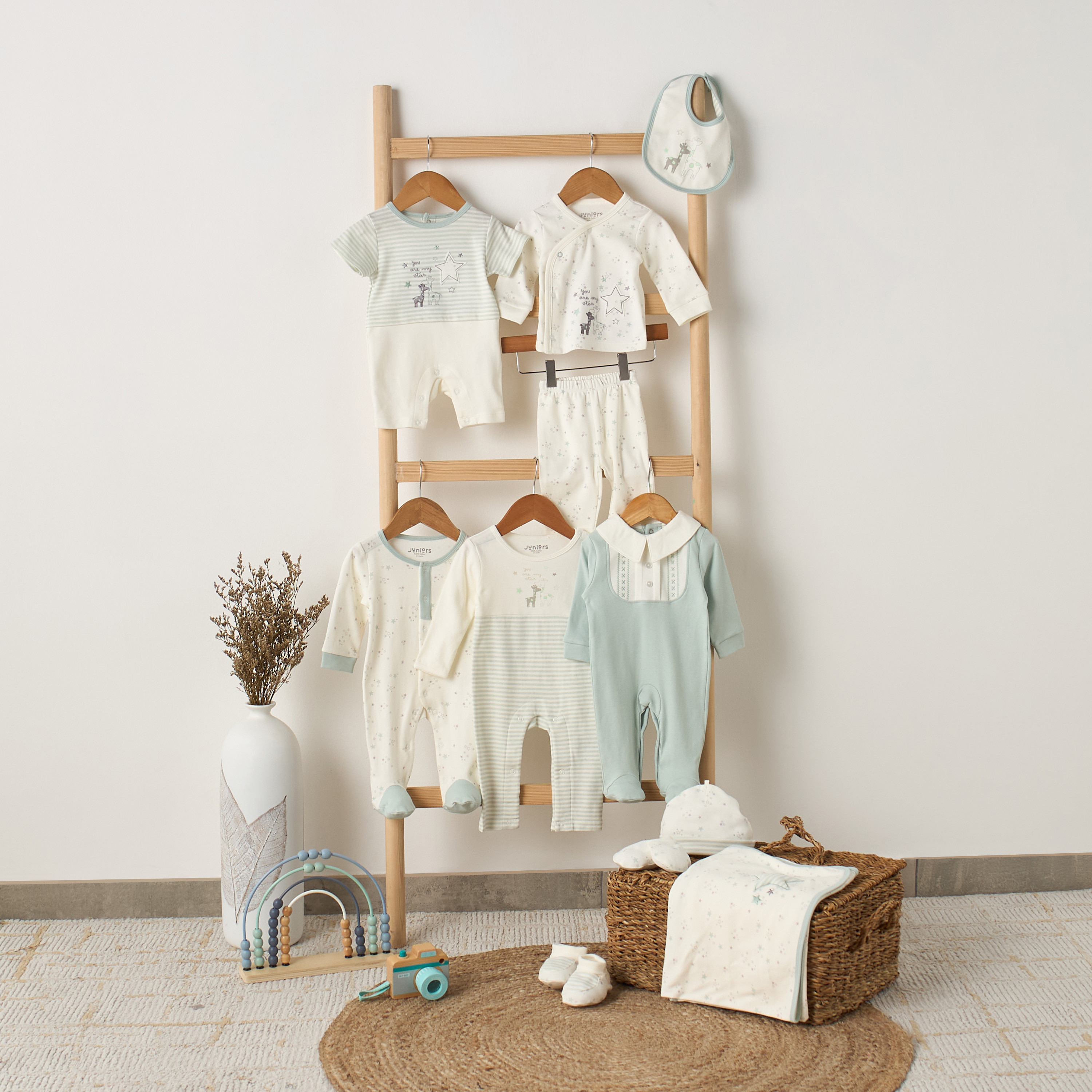 قبعة بطبعات نجوم من جونيورز-baby-girls-accessories-caps-image-6