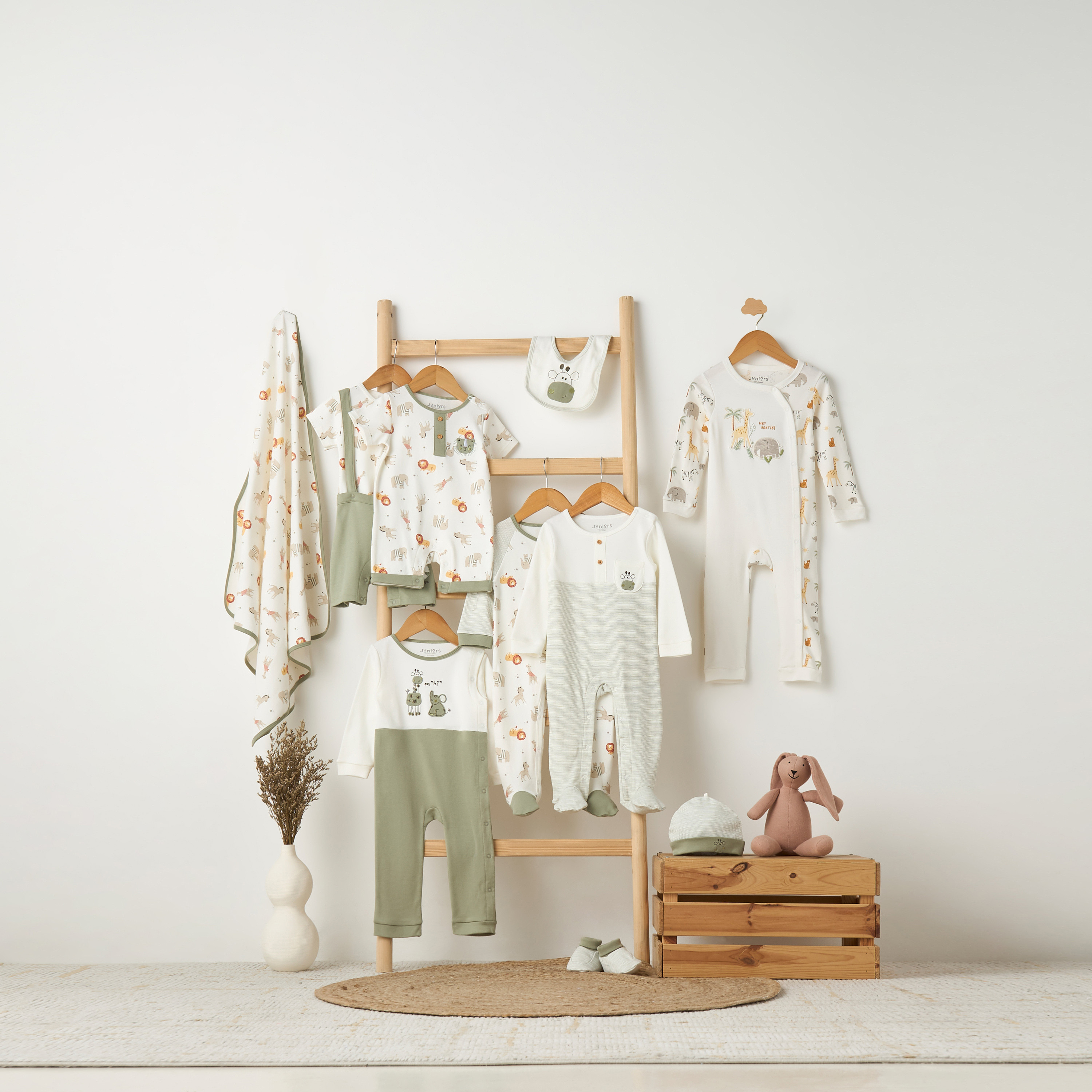 بدلة نوم قطن مطرزة بياقة مستديرة وأكمام طويلة من جونيورز-baby-boys-clothing-nightwear-sleepsuits-image-5