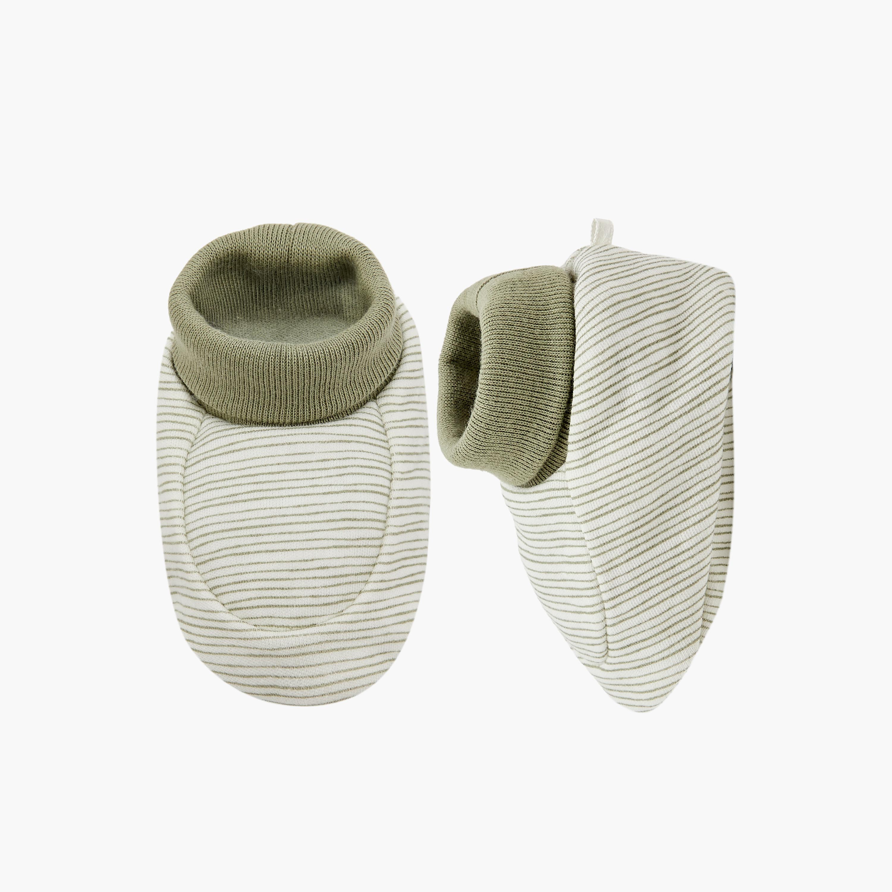 حذاء بوت للأطفال بحافة مطوية وخطوط من جونيورز-baby-boys-shoes-booties-image-1