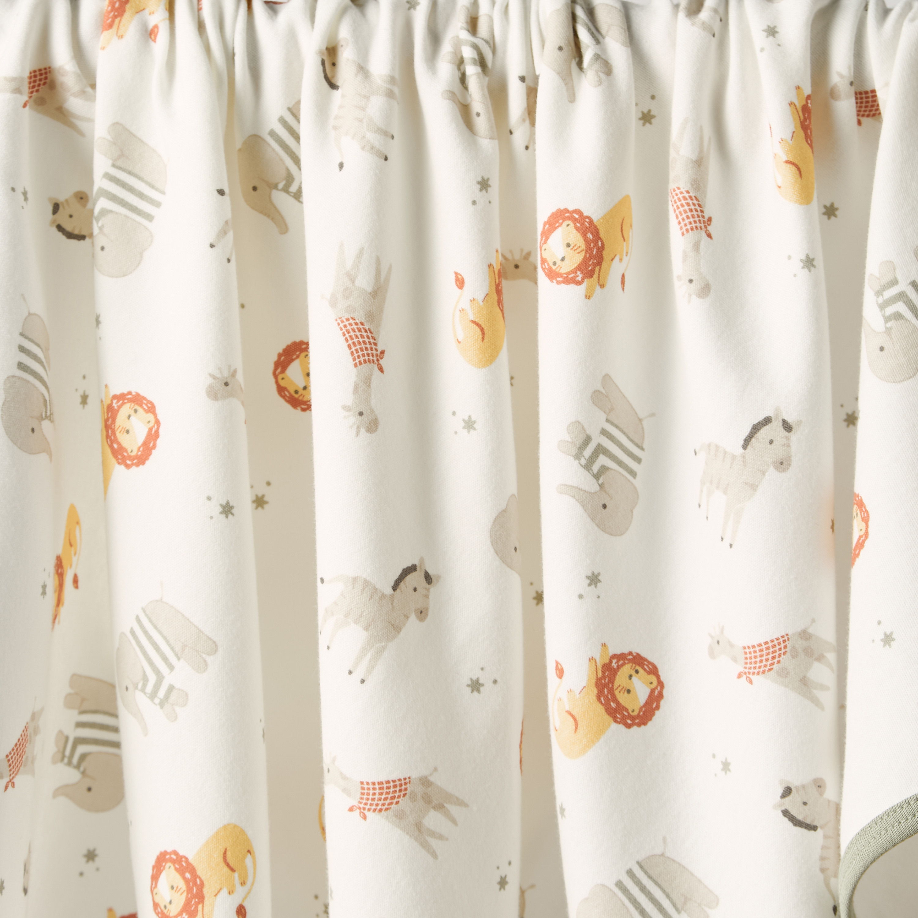 بطانية لحديثي الولادة بطبعات سفاري من جونيورز-baby-nursery-blanketsandswaddles-receivingblankets-image-4