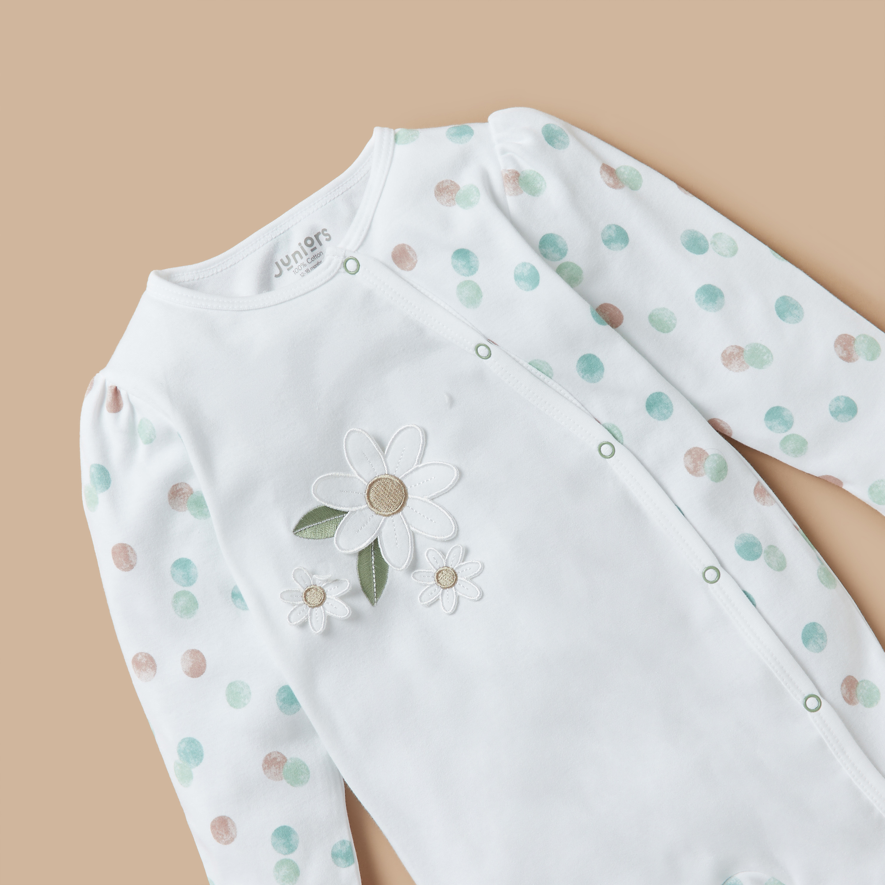 بدلة نوم مغلقة القدمين بأزرار إغلاق وزخارف زهور من جونيورز-baby-girls-clothing-nightwear-sleepsuits-image-3