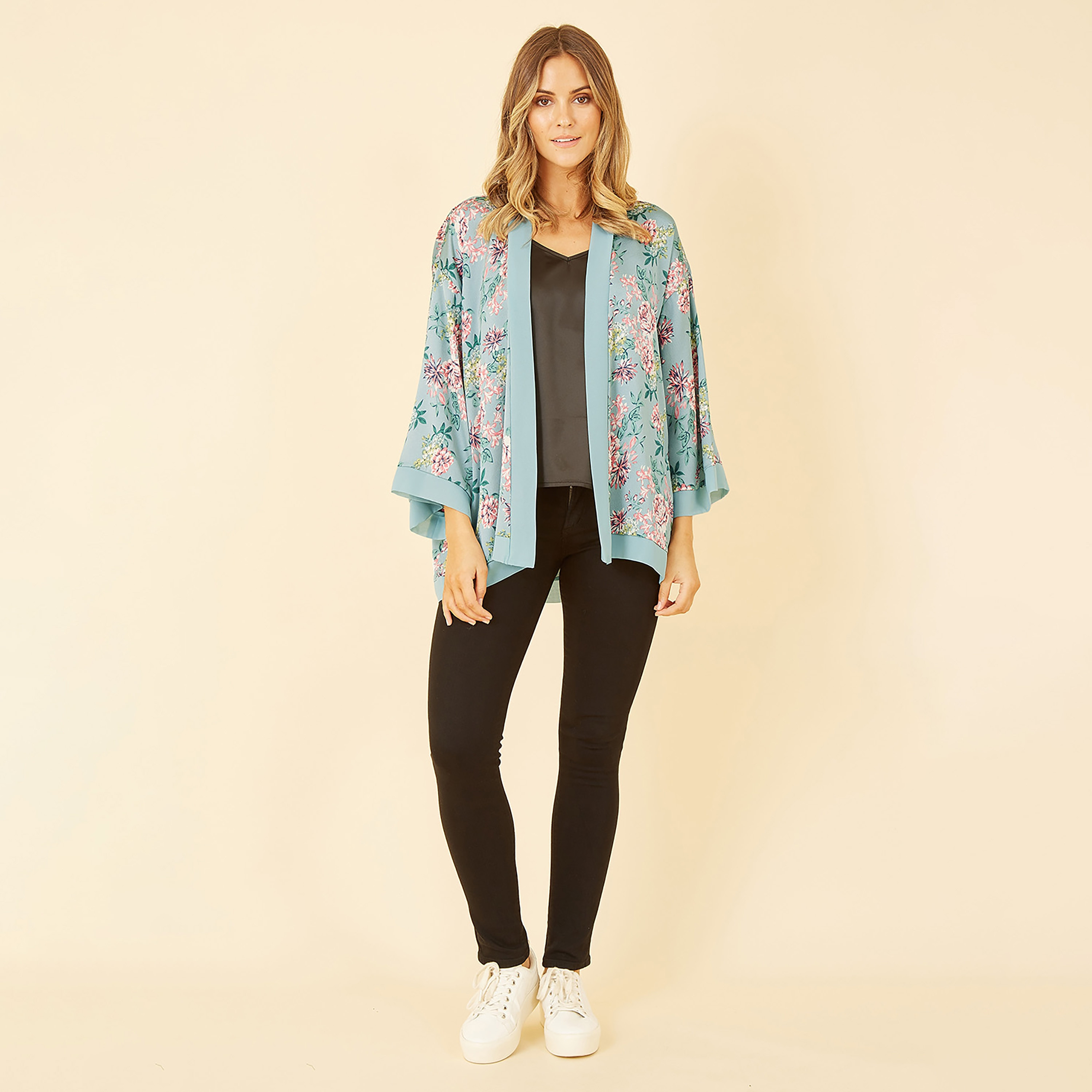 كيمونو نسائي من الساتان الأخضر المزهر من ميلا لندن-women-clothing-shirtsandblouses-blouses-image-3