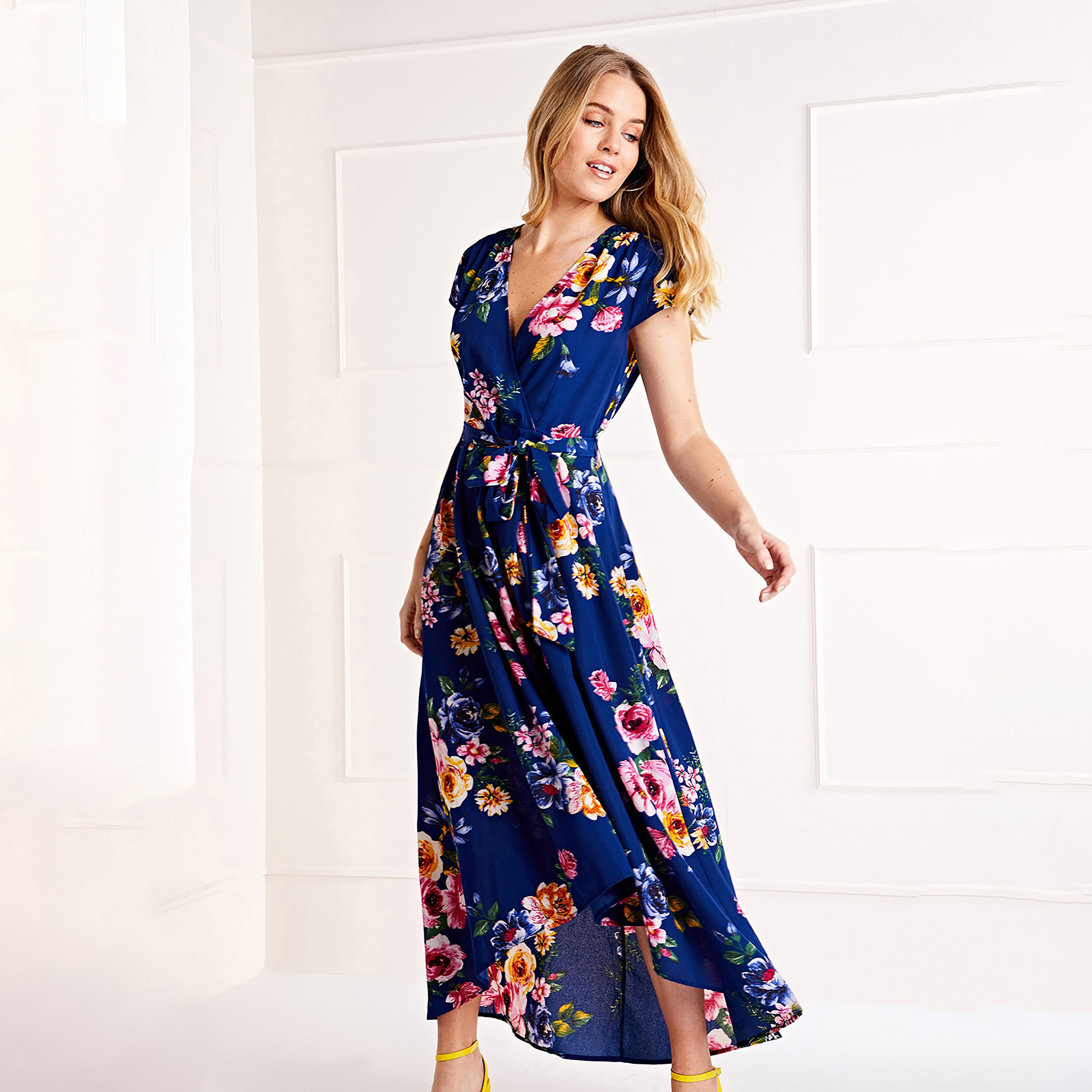 فستان ماكسي نسائي بتصميم ملفوف مزين بالزهور وحاشية منخفضة من ميلا لندن-women-clothing-dresses-image-3