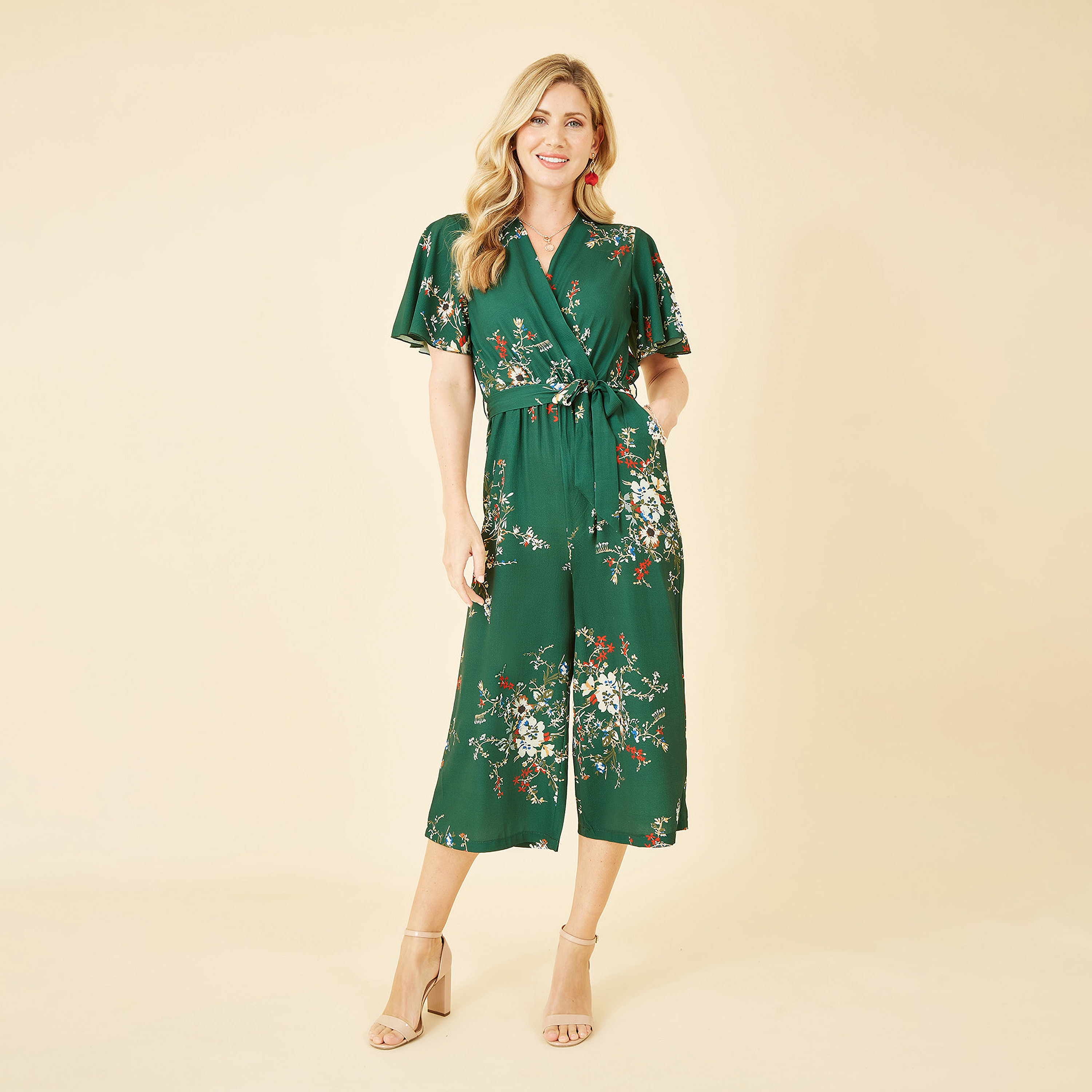 جمبسوت نسائي بطبعة زهور باللون الأخضر بأكمام ملائكية من ميلا لندن-women-clothing-jumpsuits-image-1