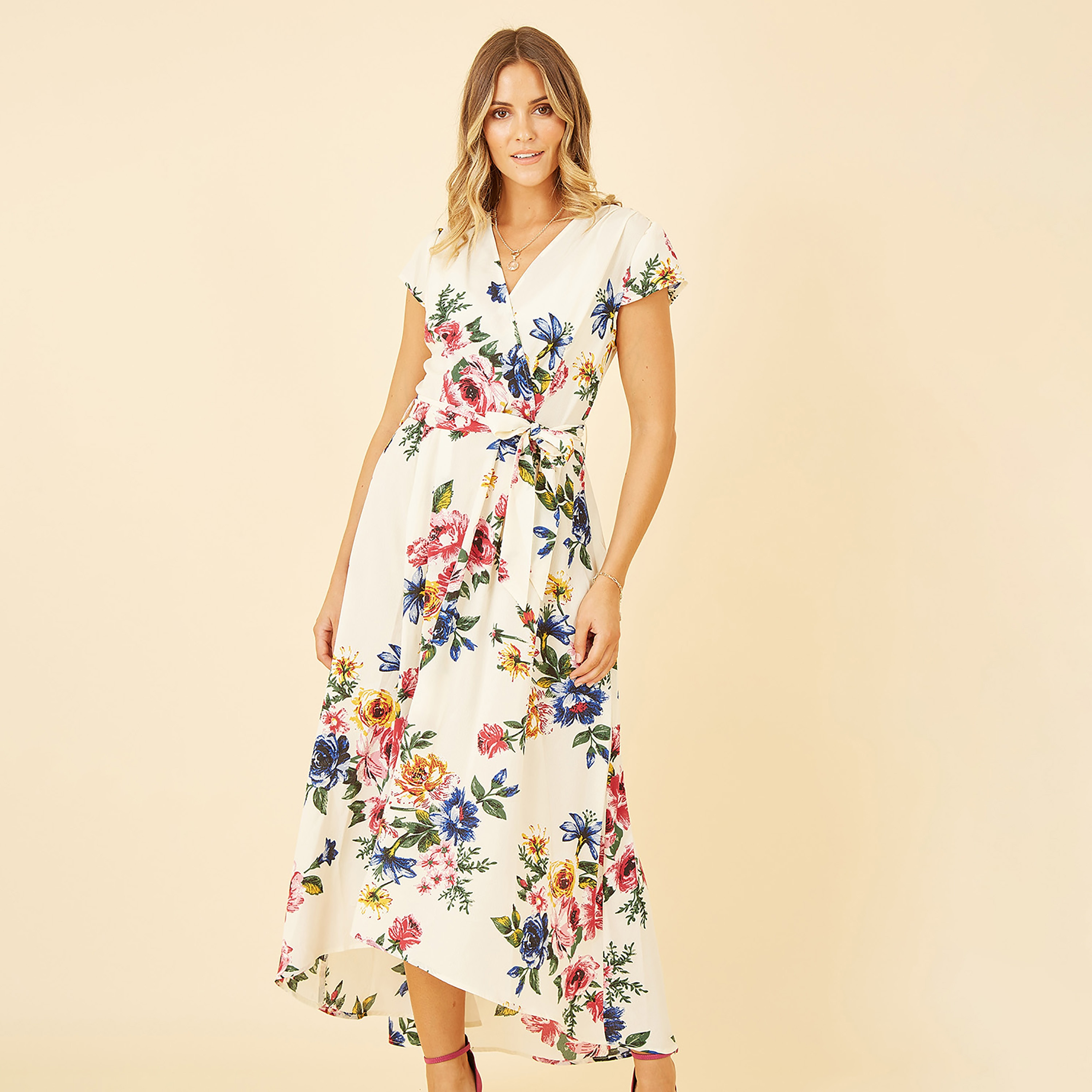 فستان نسائي متوسط الطول بلون العاج مع حافة ملفوفة وزهور من ميلا لندن-women-clothing-dresses-image-1
