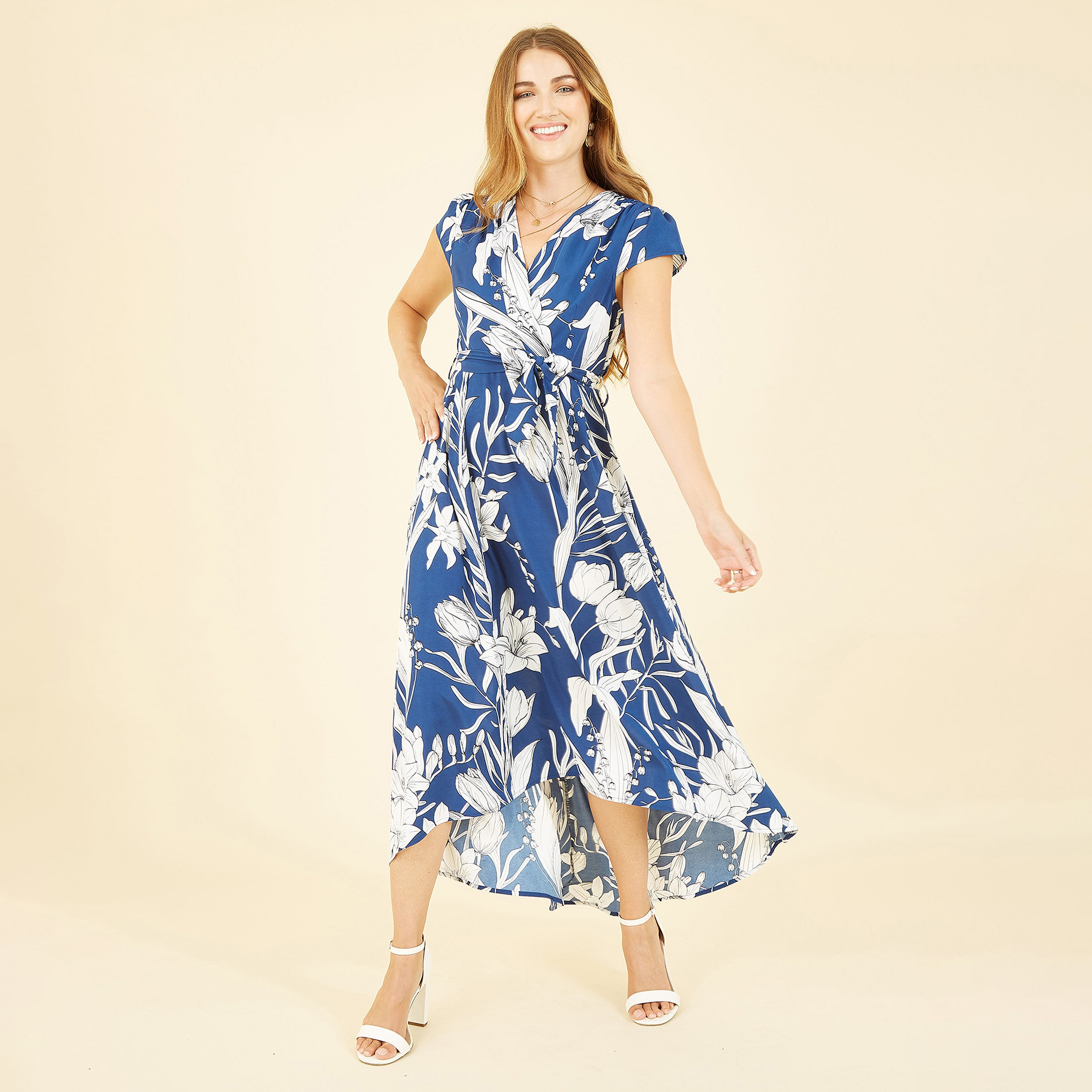 فستان نسائي متوسط الطول بطبعة أوراق الشجر البحرية مع حافة مائلة من ميلا لندن-women-clothing-dresses-image-1