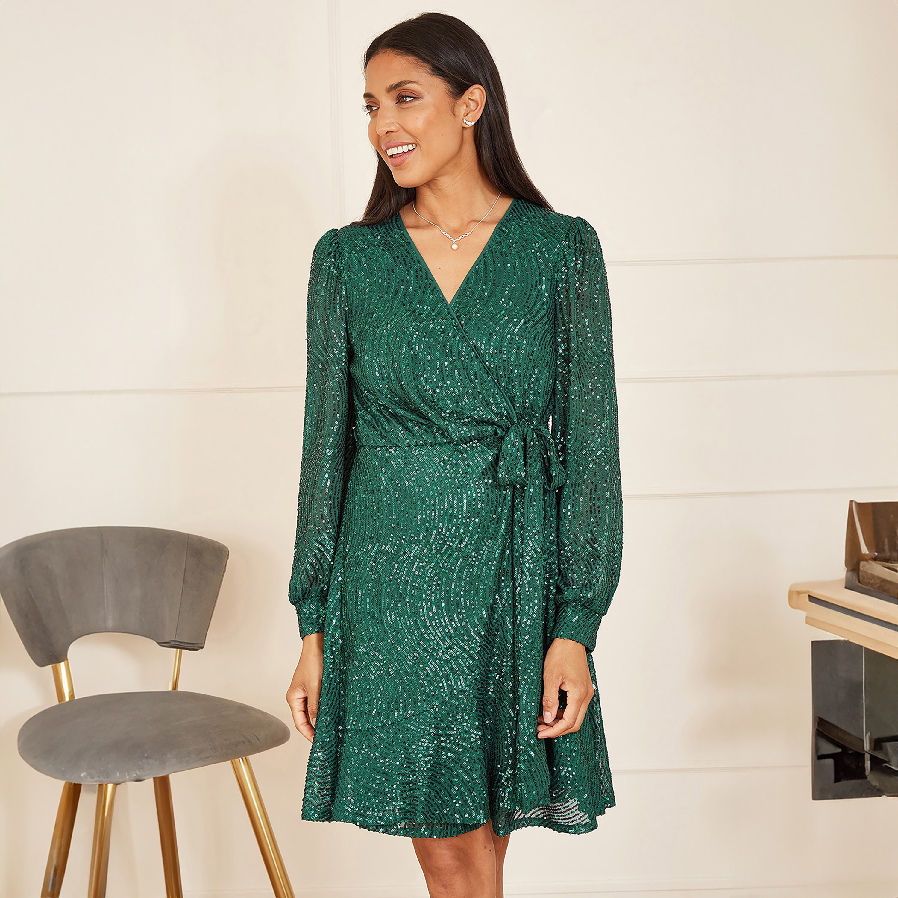فستان سهرة قصير نسائي بأكمام طويلة مزين بالترتر من يامي-women-clothing-dresses-image-1