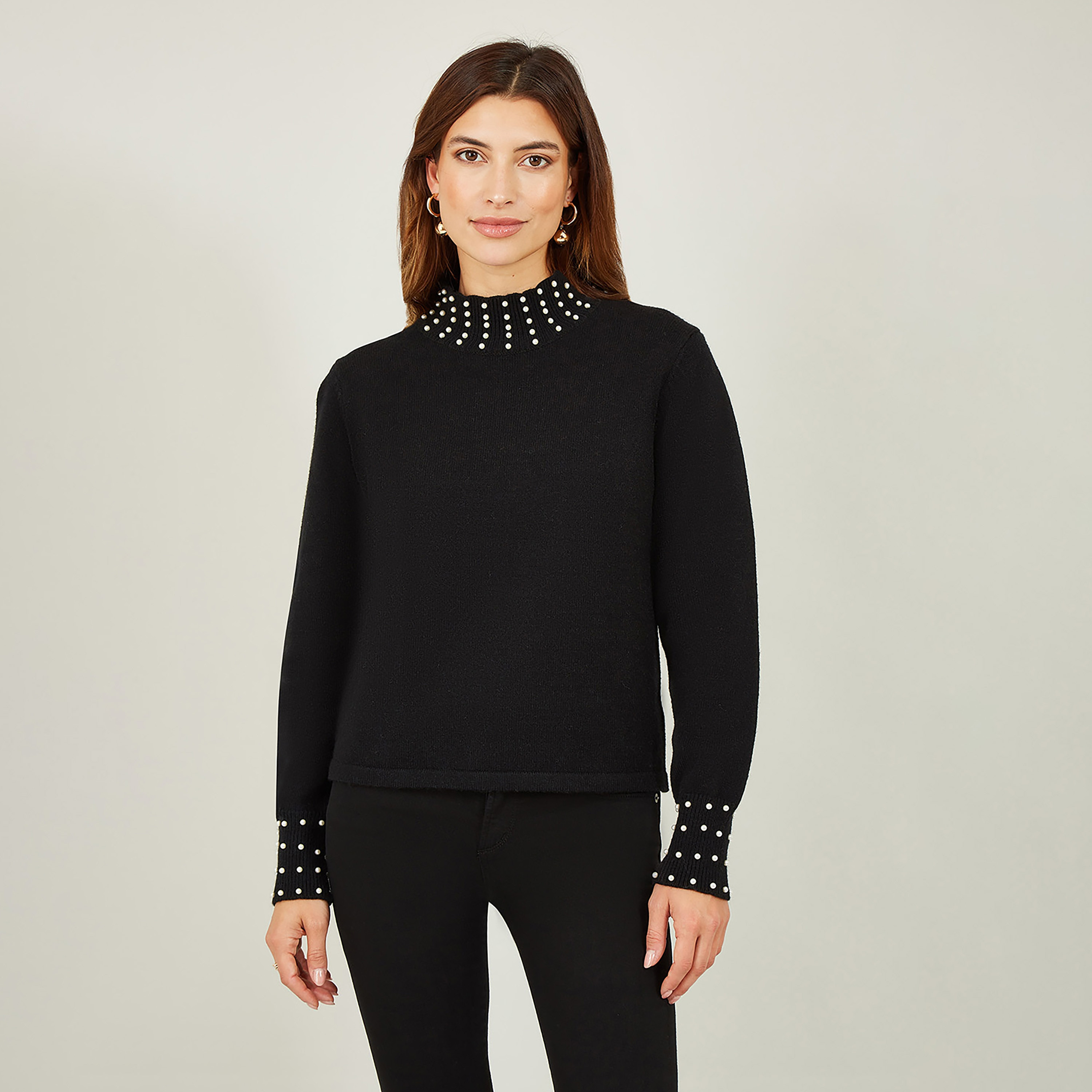 جامبر نسائي برقبة عالية مزين باللؤلؤ باللون الأسود من ميلا لندن-women-winterwear-cardigansandjumpers-jumpers-image-1