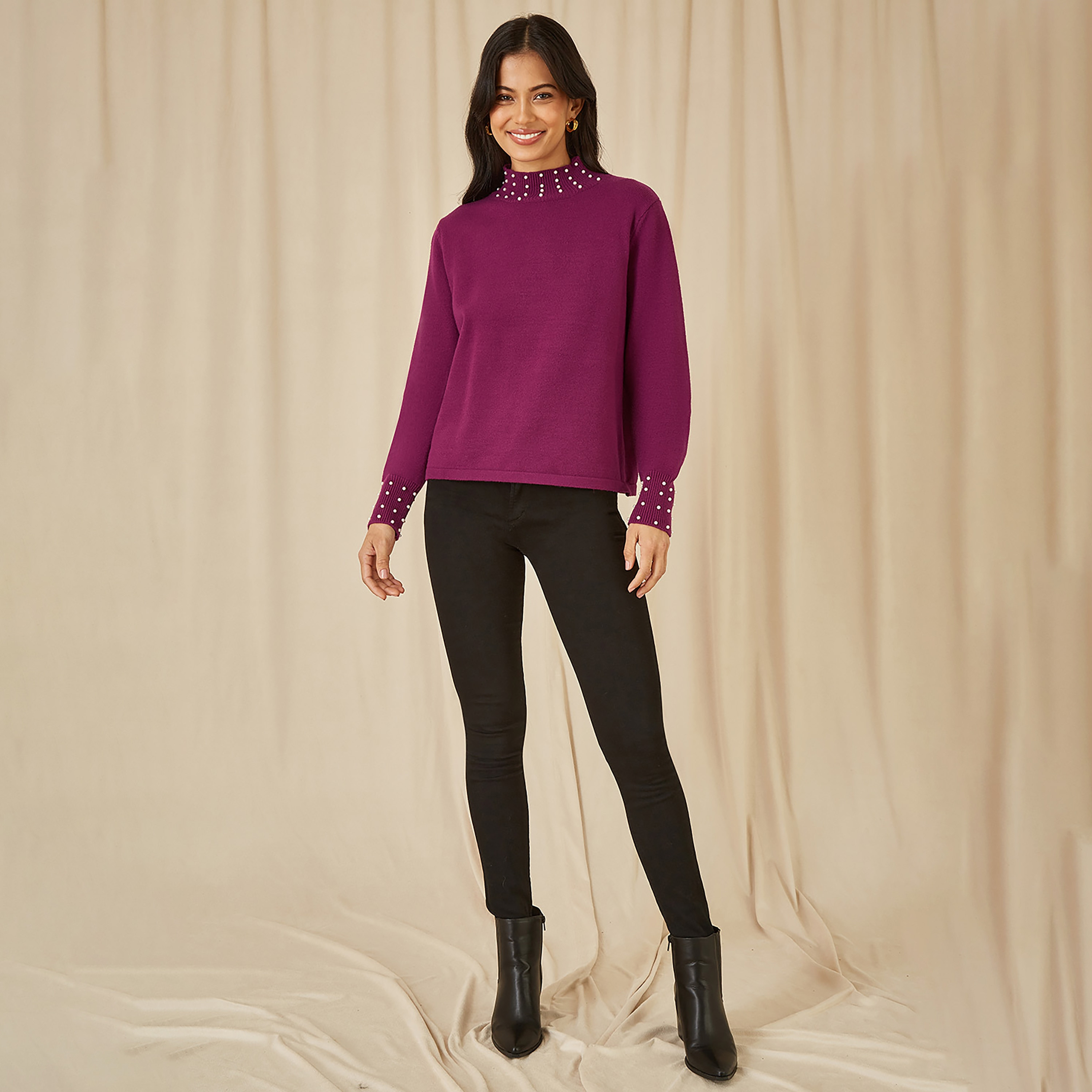 جامبر نسائي برقبة عالية ومزينة باللؤلؤ باللون البرقوقي من ميلا لندن-women-winterwear-cardigansandjumpers-jumpers-image-3