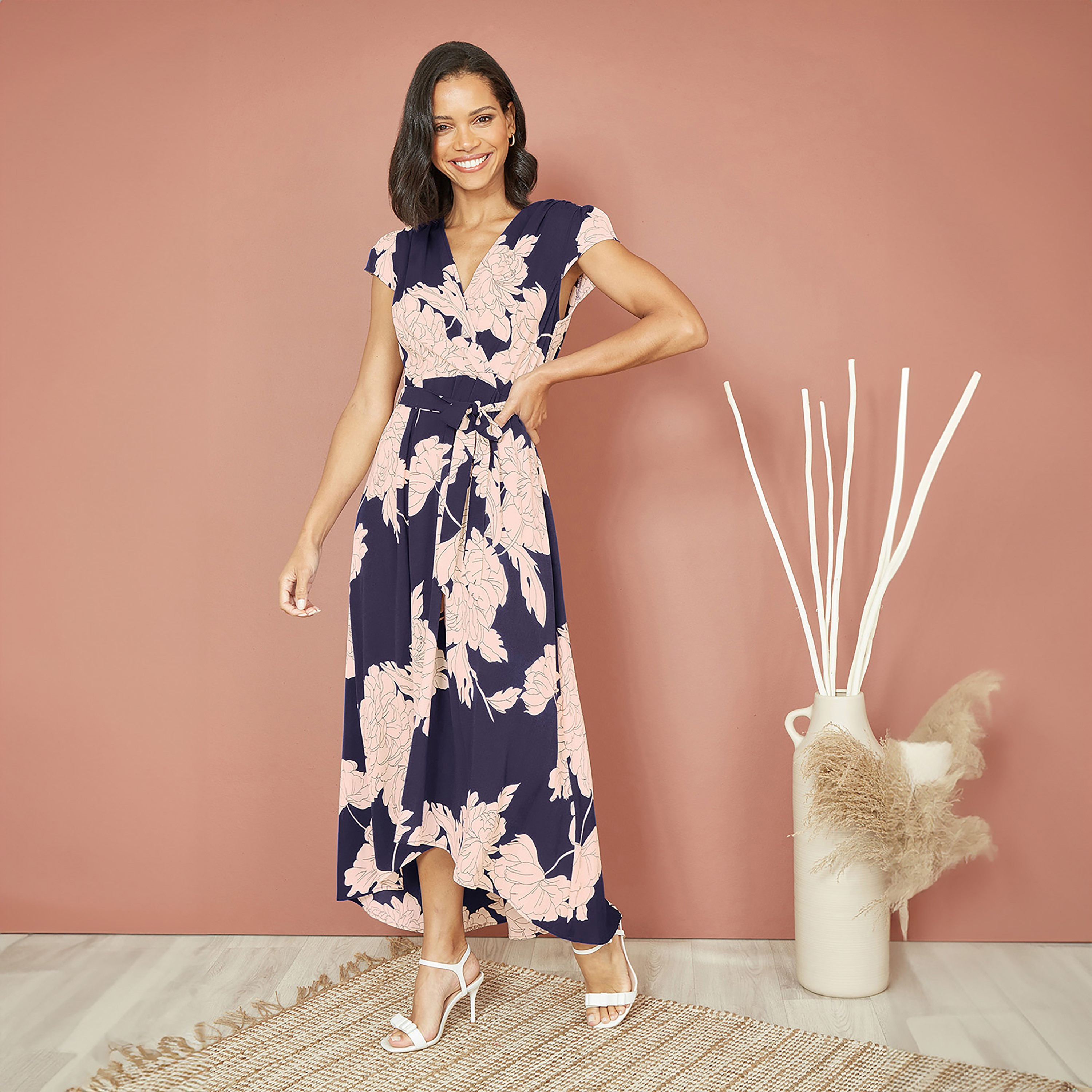 فستان نسائي متوسط الطول بطبعة أزهار ازرق داكن مع حافة منخفضة من ميلا لندن-women-clothing-dresses-image-3