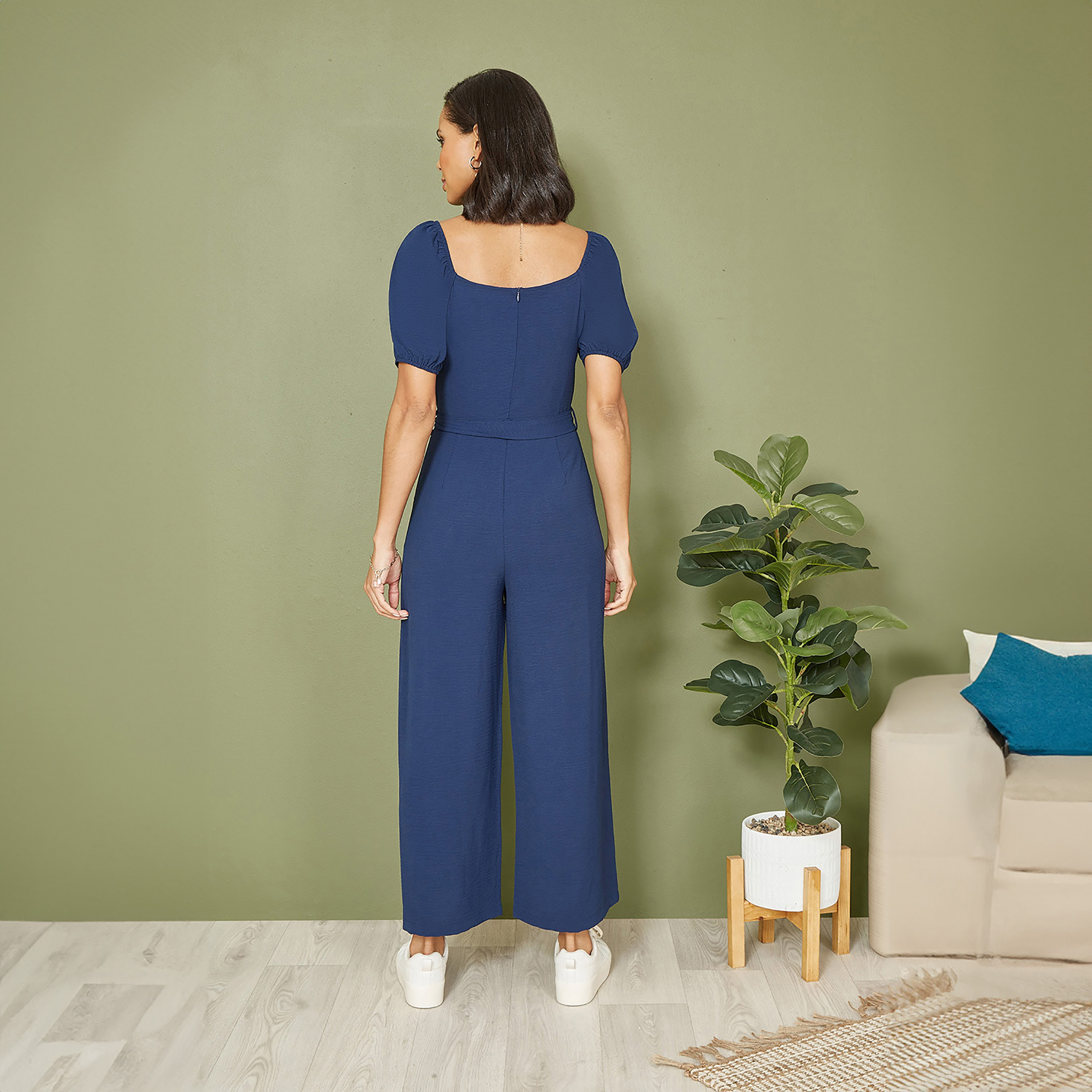 جمبسوت نسائي باللون الأزرق الداكن برقبة مربعة وأكمام منفوخة من ميلا لندن-women-clothing-jumpsuits-image-2