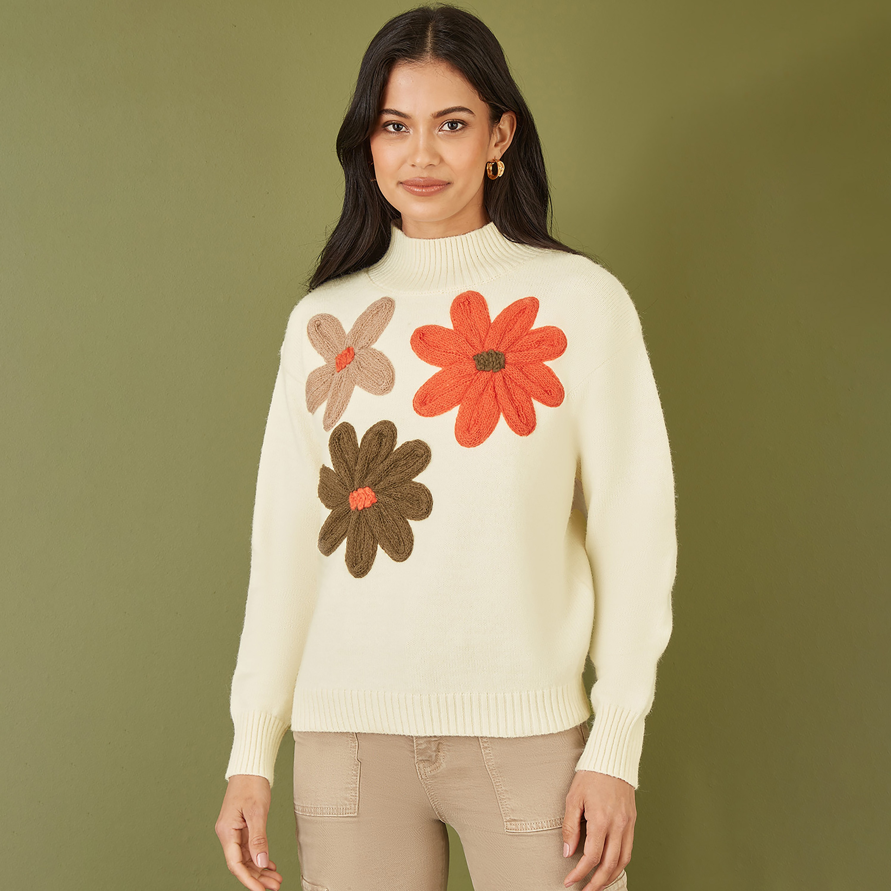 جامبر نسائي محبوك برقبة عالية عاجي مزينة بالزهور من ميلا لندن-women-winterwear-cardigansandjumpers-jumpers-image-1