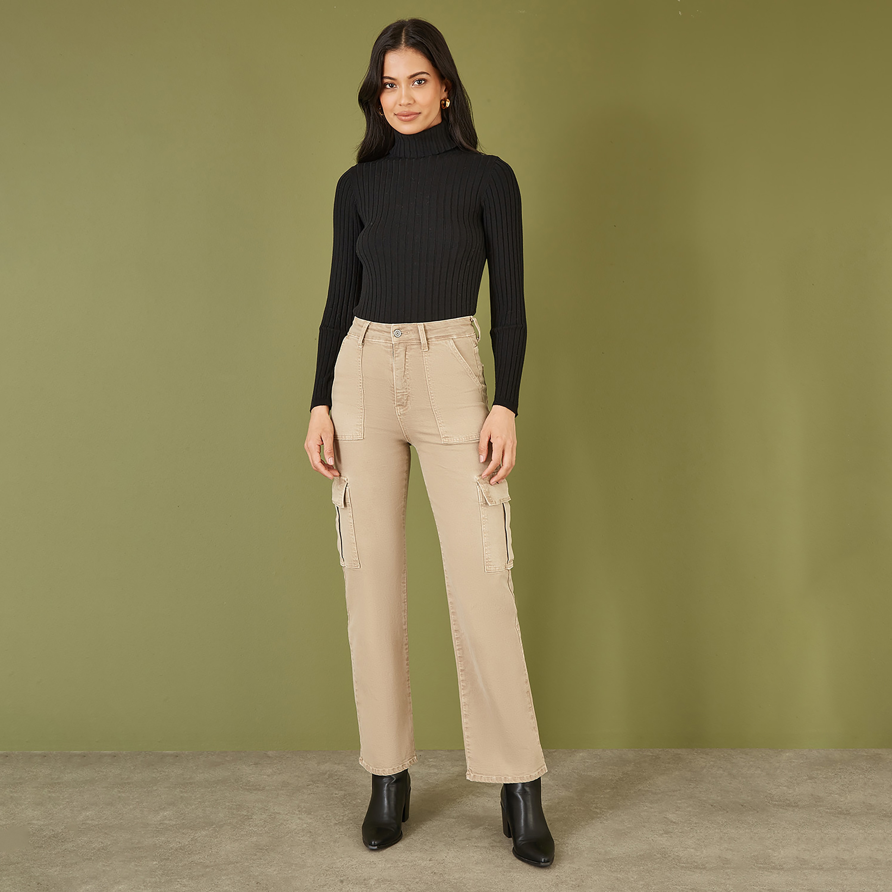 جامبر نسائي برقبة مدورة ومضلعة باللون الأسود من ميلا لندن-women-winterwear-cardigansandjumpers-jumpers-image-2