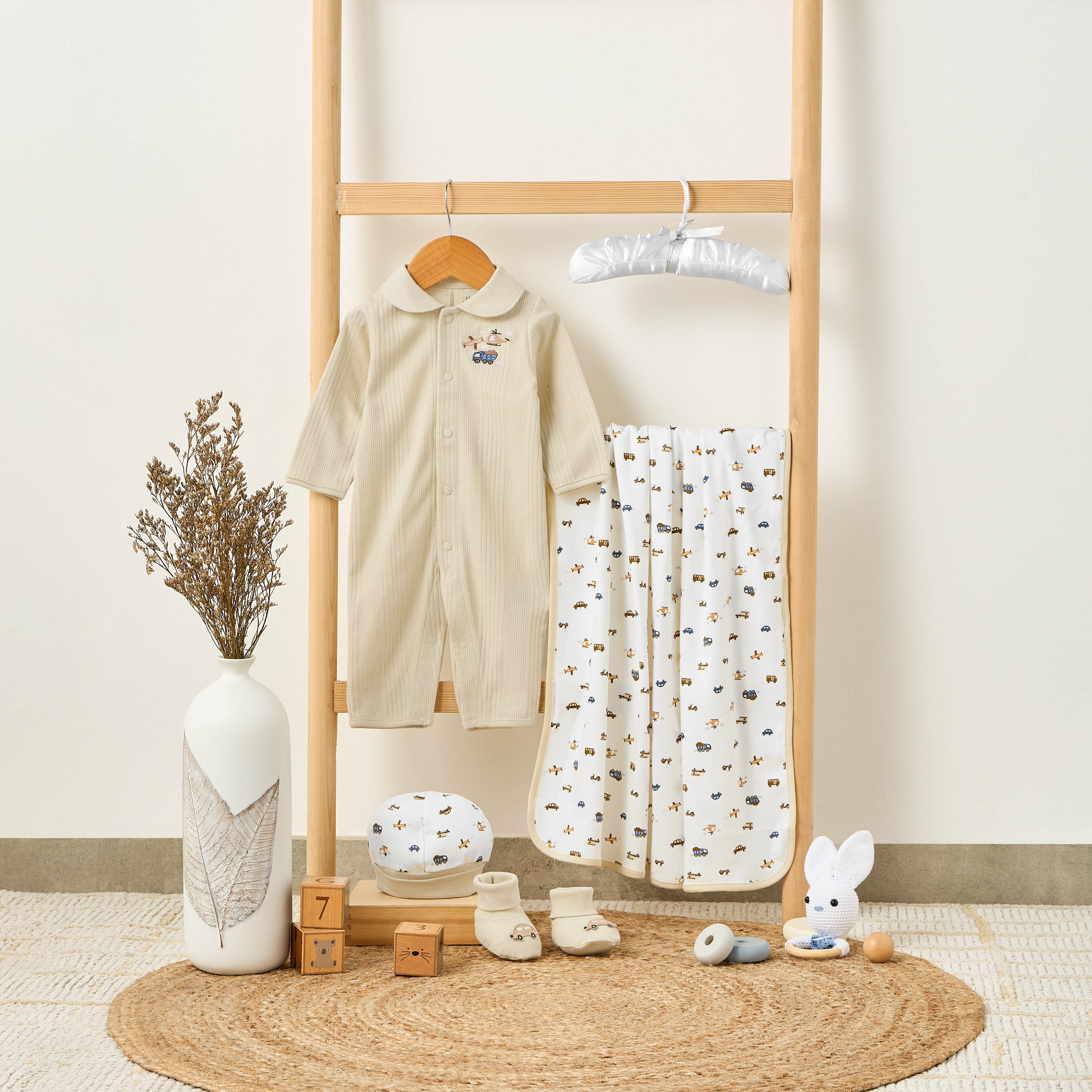 طقم من 5 - طقم هدايا ملابس بطبعات-baby-boys-clothing-setsandcoords-image-10