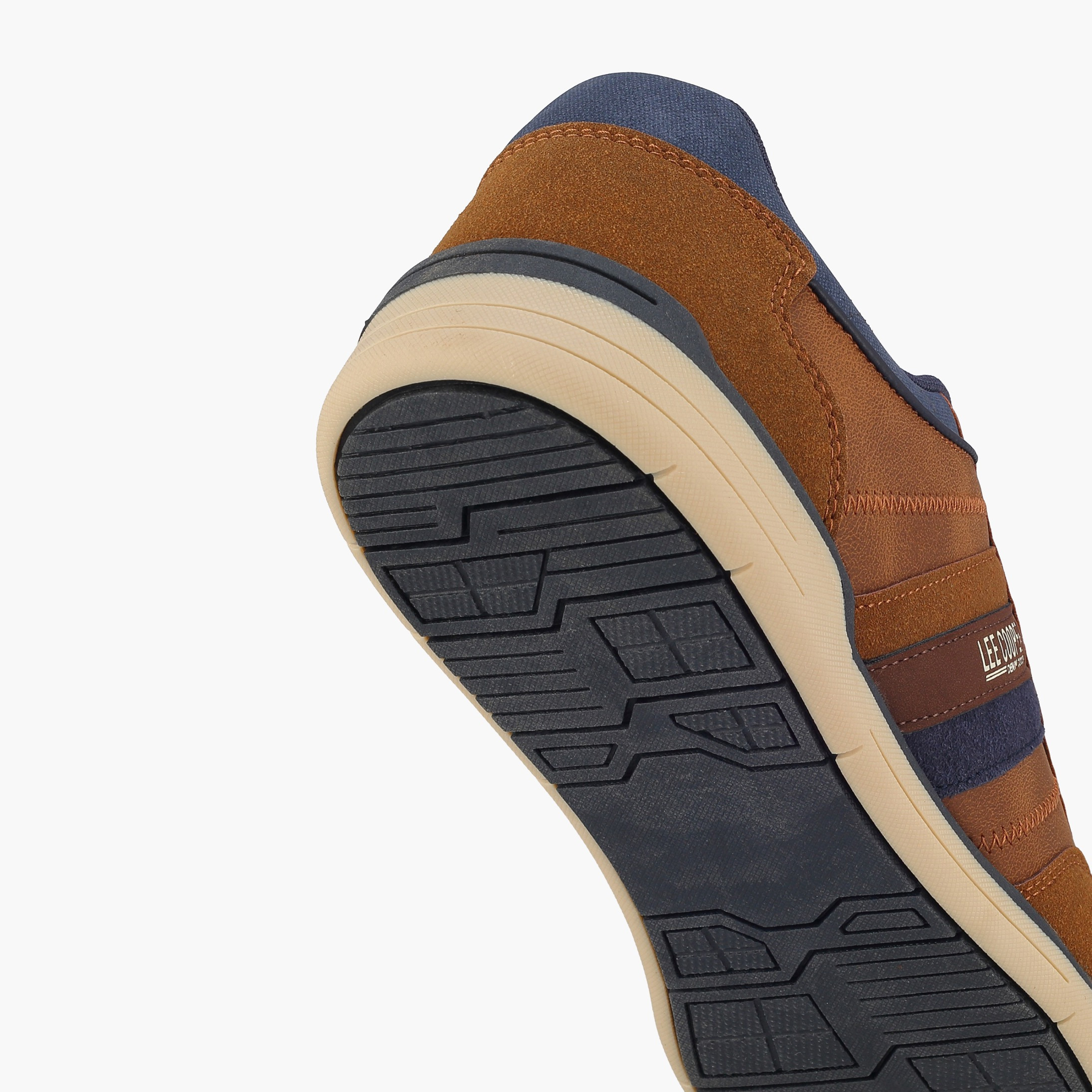 حذاء سنيكرز بطول الكاحل ورباط إغلاق للرجال من لي كوبر-men-shoes-sneakers-image-5