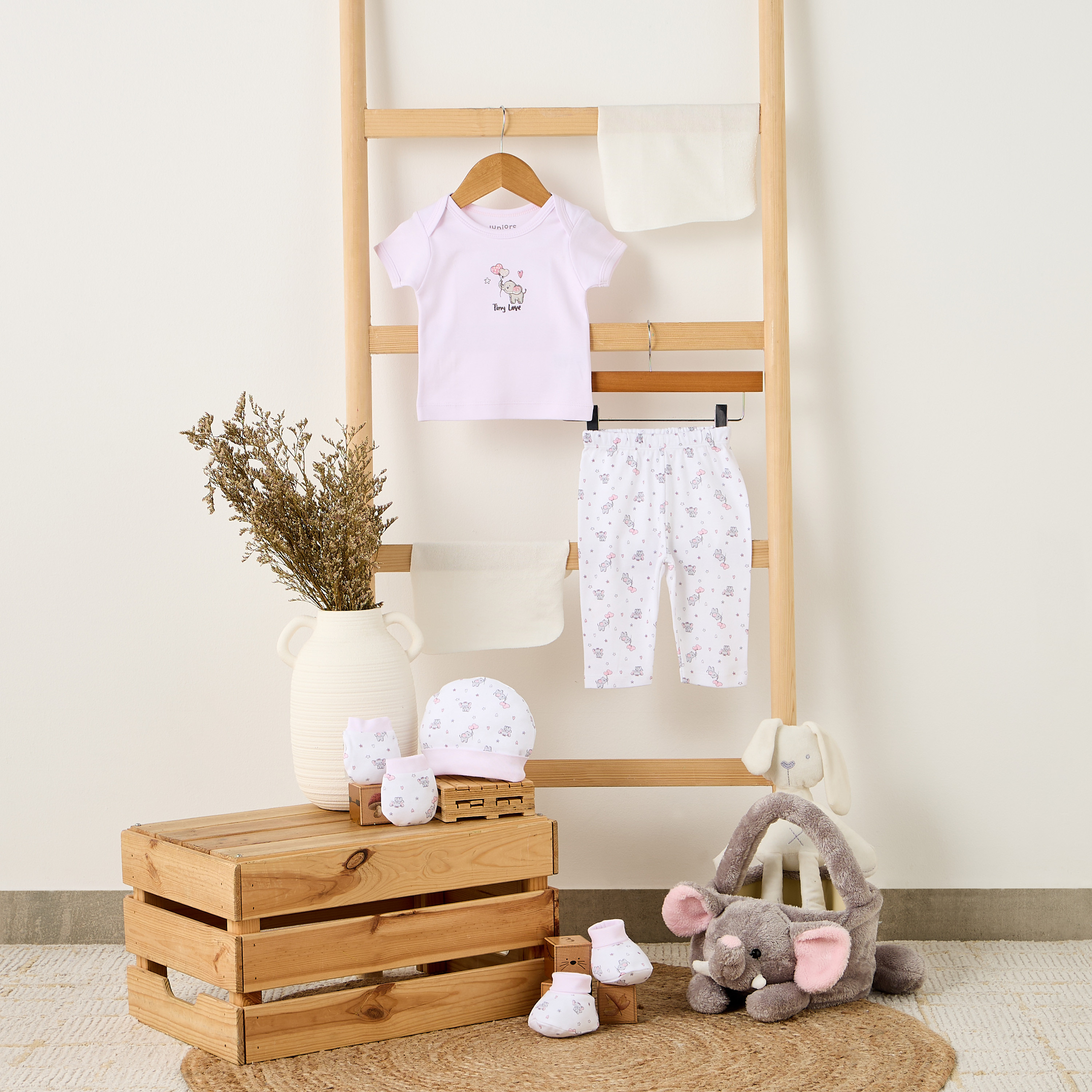 طقم هدايا ملابس بطبعات من جونيورز - طقم 8 قطع-baby-girls-clothing-setsandcoords-image-12