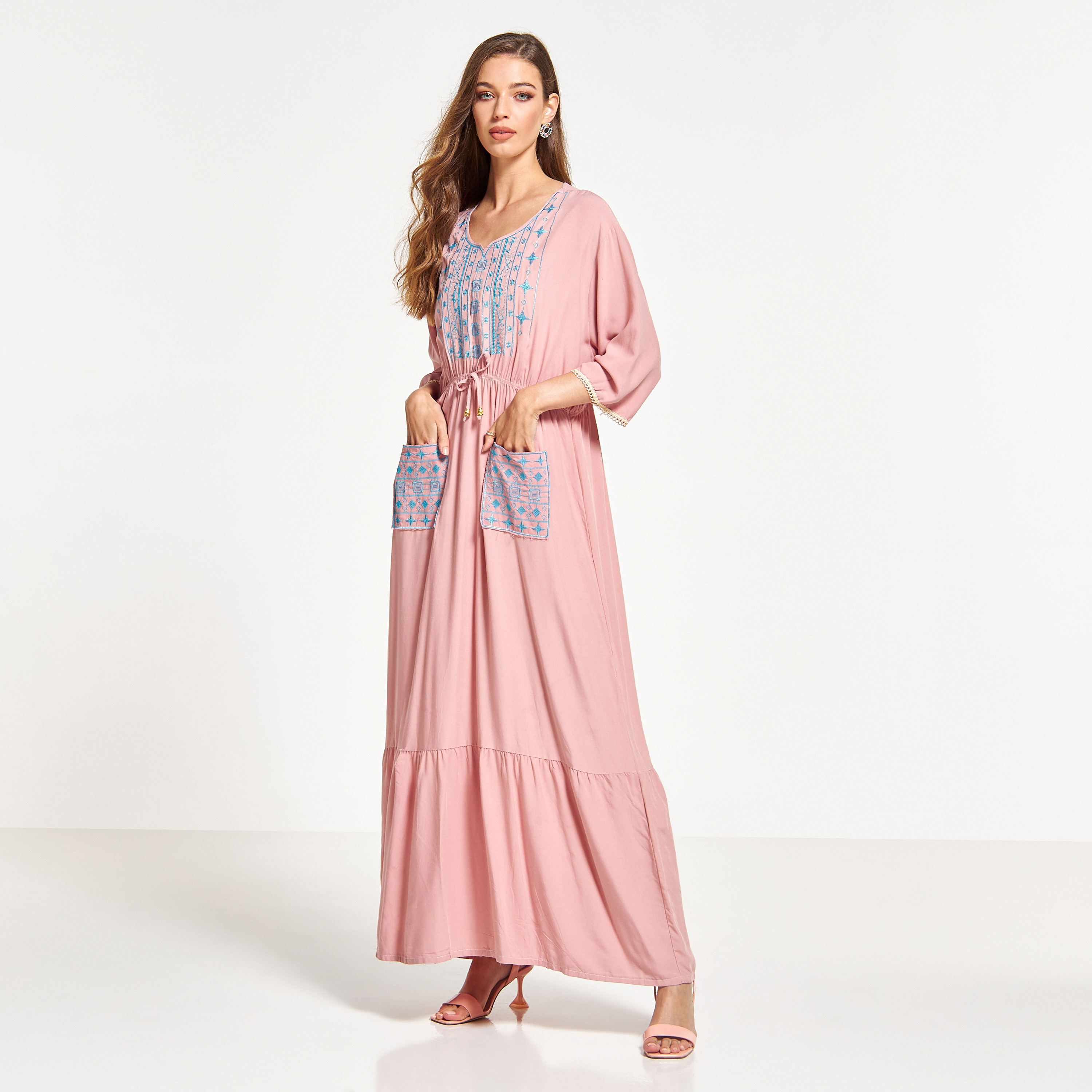 جلابية مطرزة بخصر رباط وجيوب أمامية من مليكة-women-arabicclothing-jalabiyas-image-4