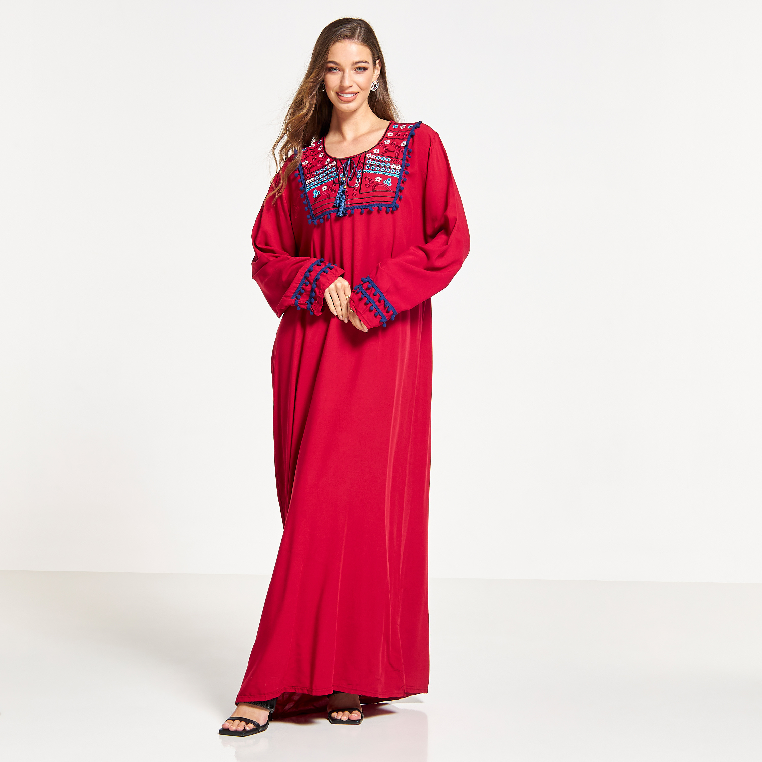 جلابية مطرّزة بأكمام طويلة وزينة بوم بوم من مليكة-women-arabicclothing-jalabiyas-image-1