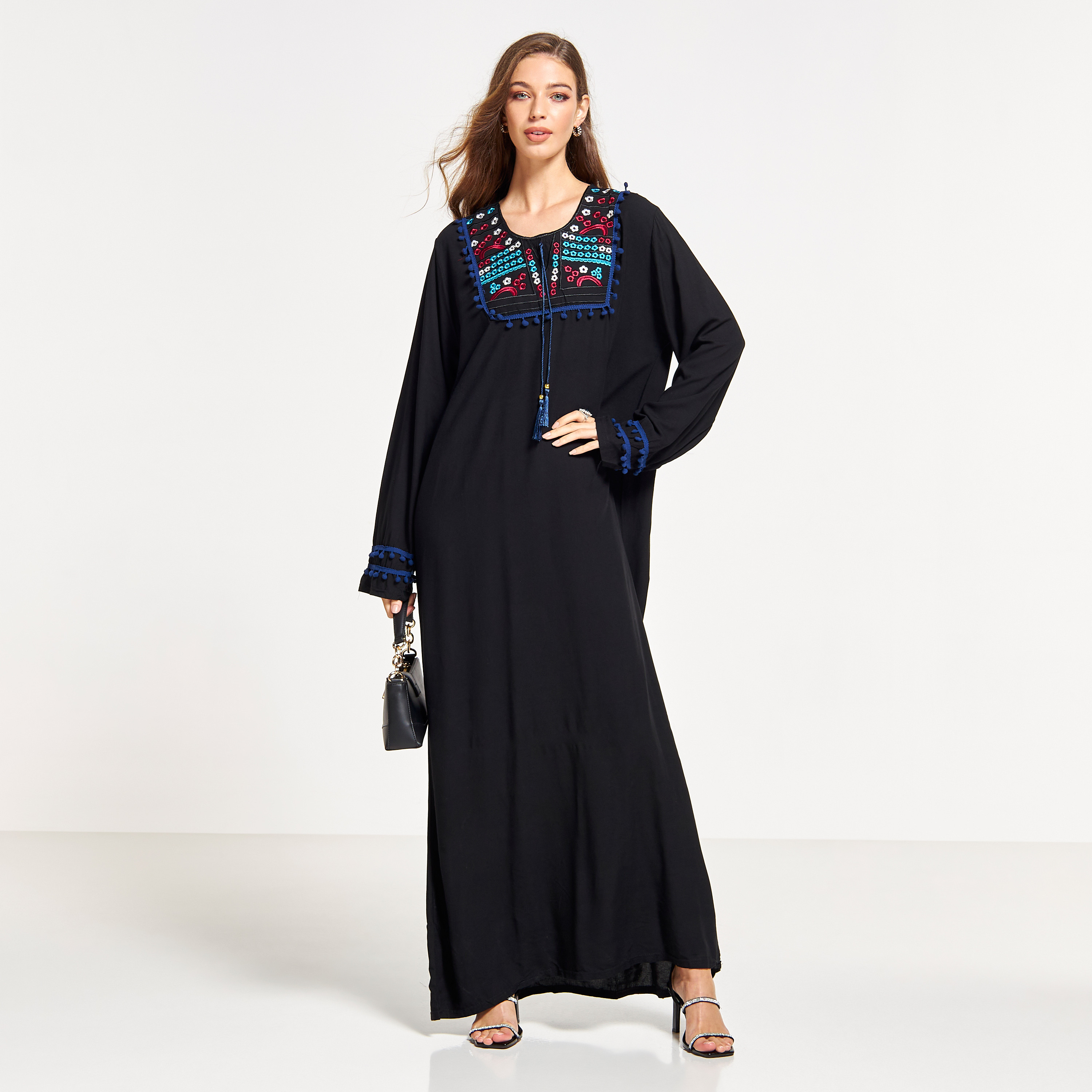 جلابية مطرّزة بزينة بوم بوم من مليكة-women-arabicclothing-jalabiyas-image-1