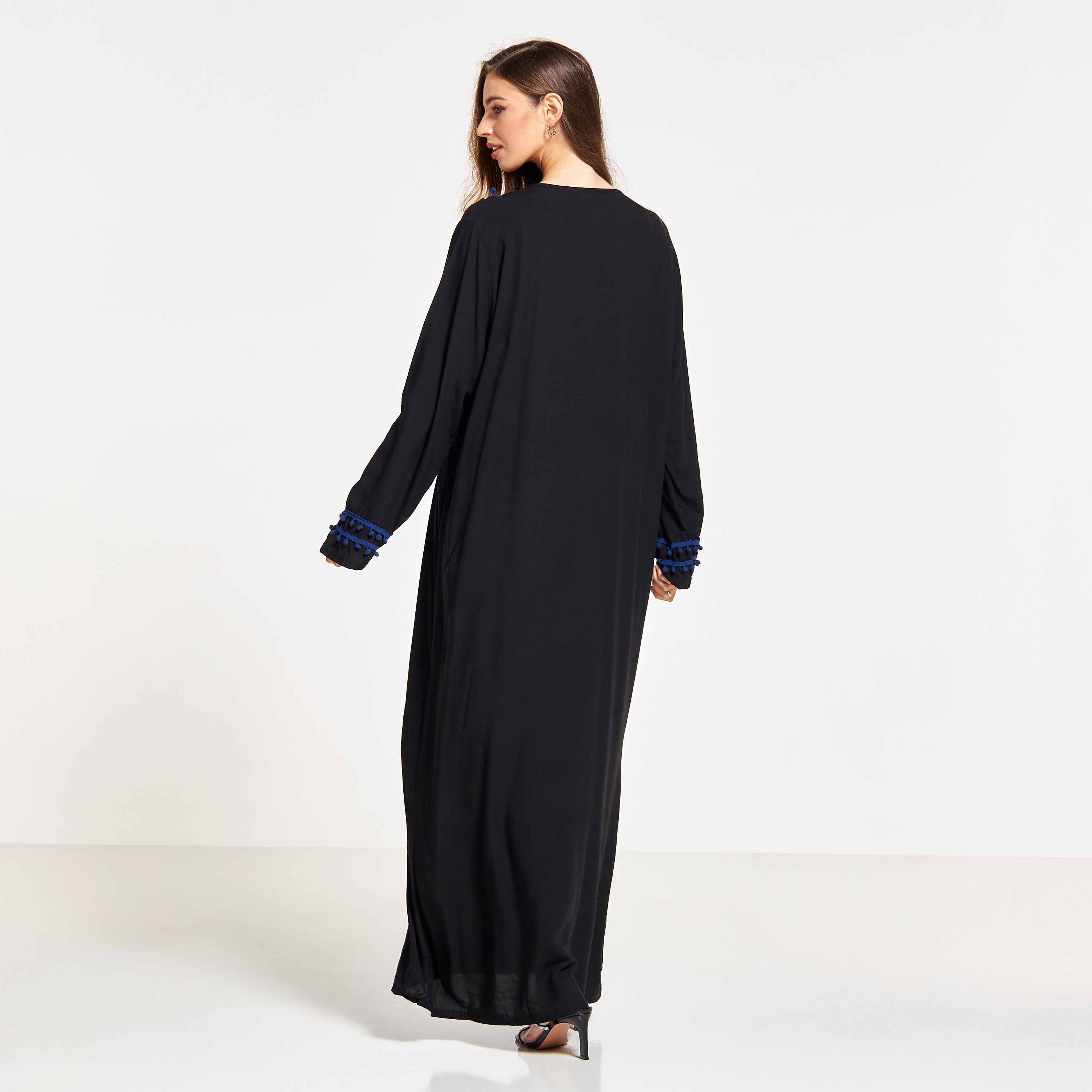 جلابية مطرّزة بزينة بوم بوم من مليكة-women-arabicclothing-jalabiyas-image-2