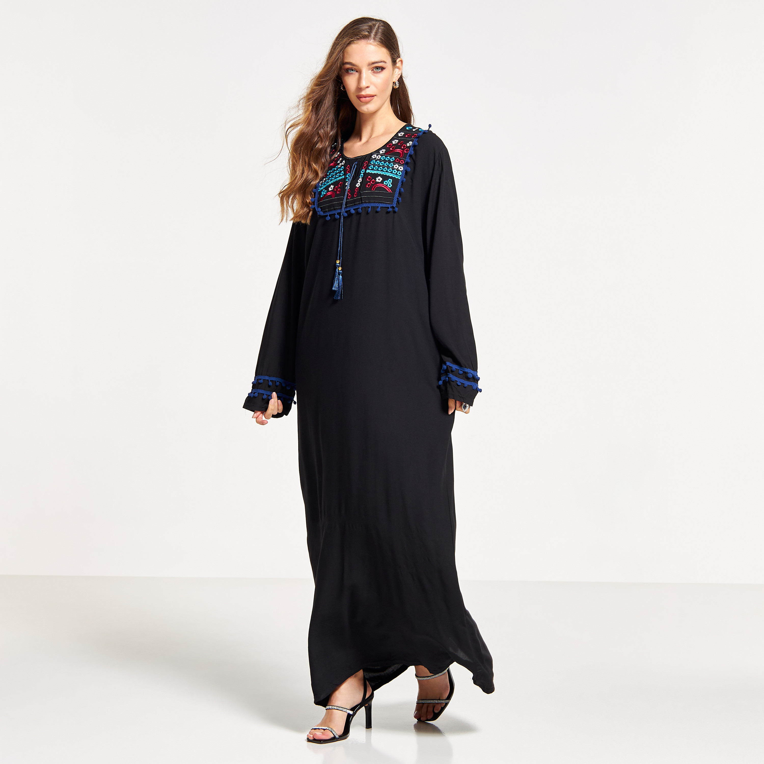 جلابية مطرّزة بزينة بوم بوم من مليكة-women-arabicclothing-jalabiyas-image-4