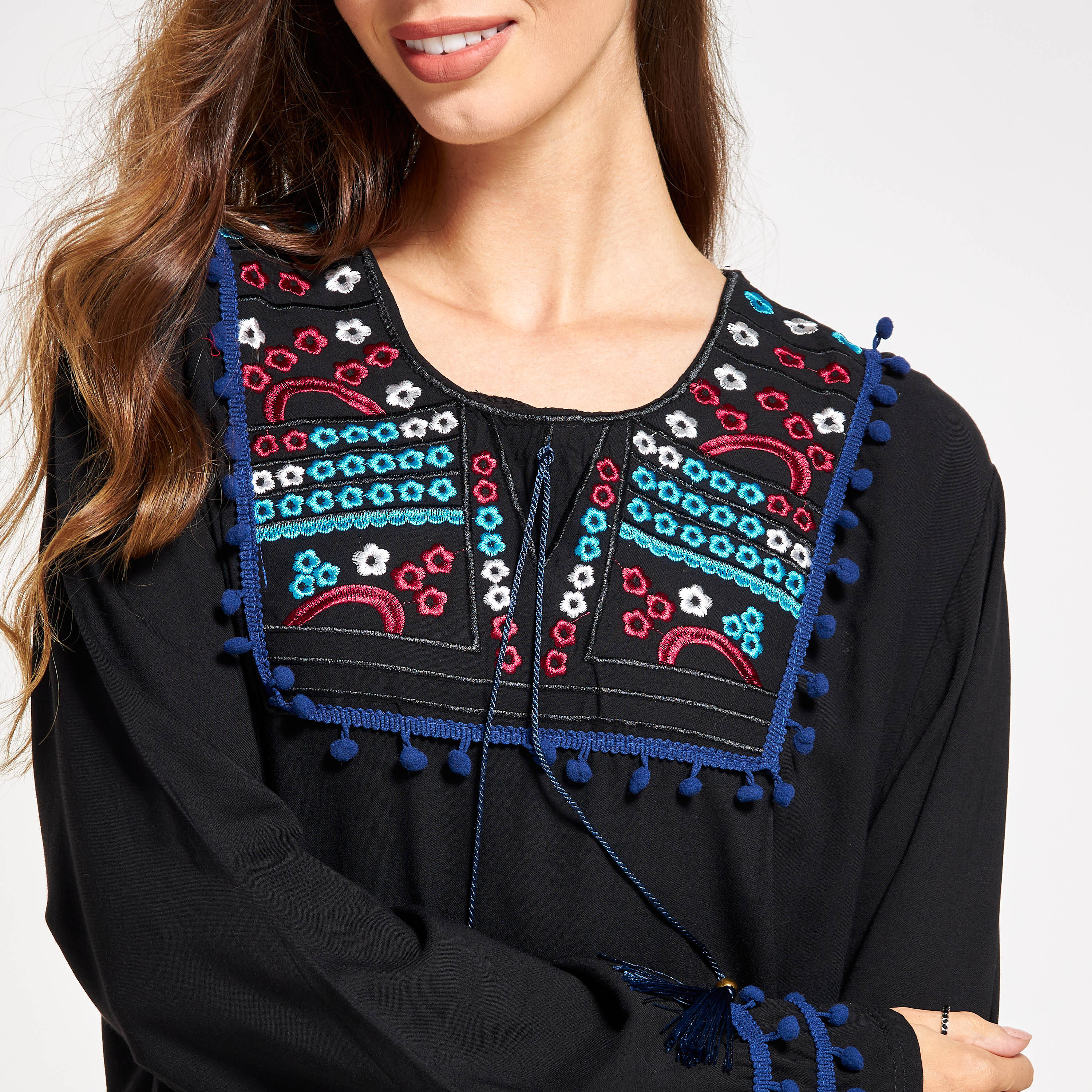 جلابية مطرّزة بزينة بوم بوم من مليكة-women-arabicclothing-jalabiyas-image-5