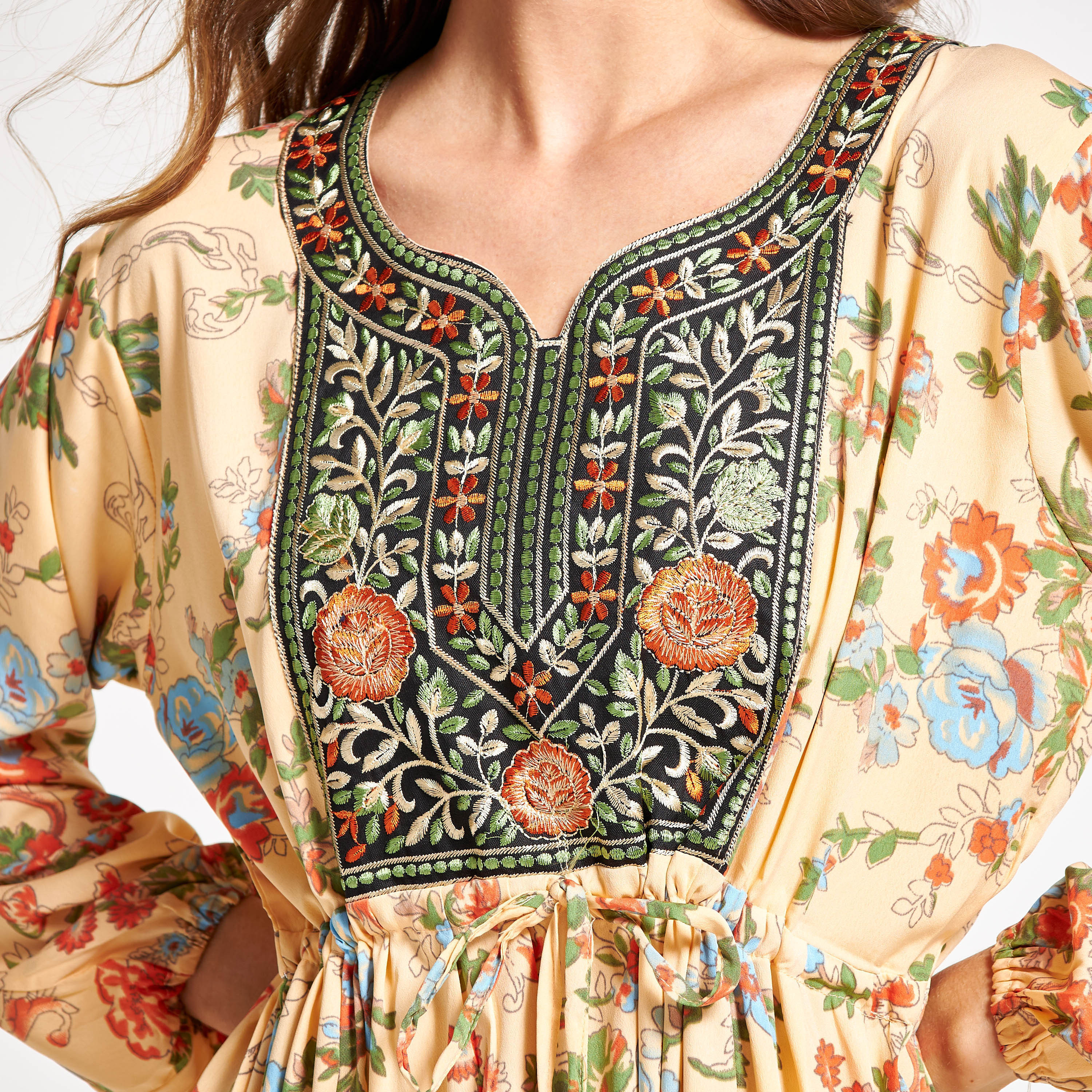 جلابية مطرّزة بأربطة وشرّابات من مليكة-women-arabicclothing-jalabiyas-image-5