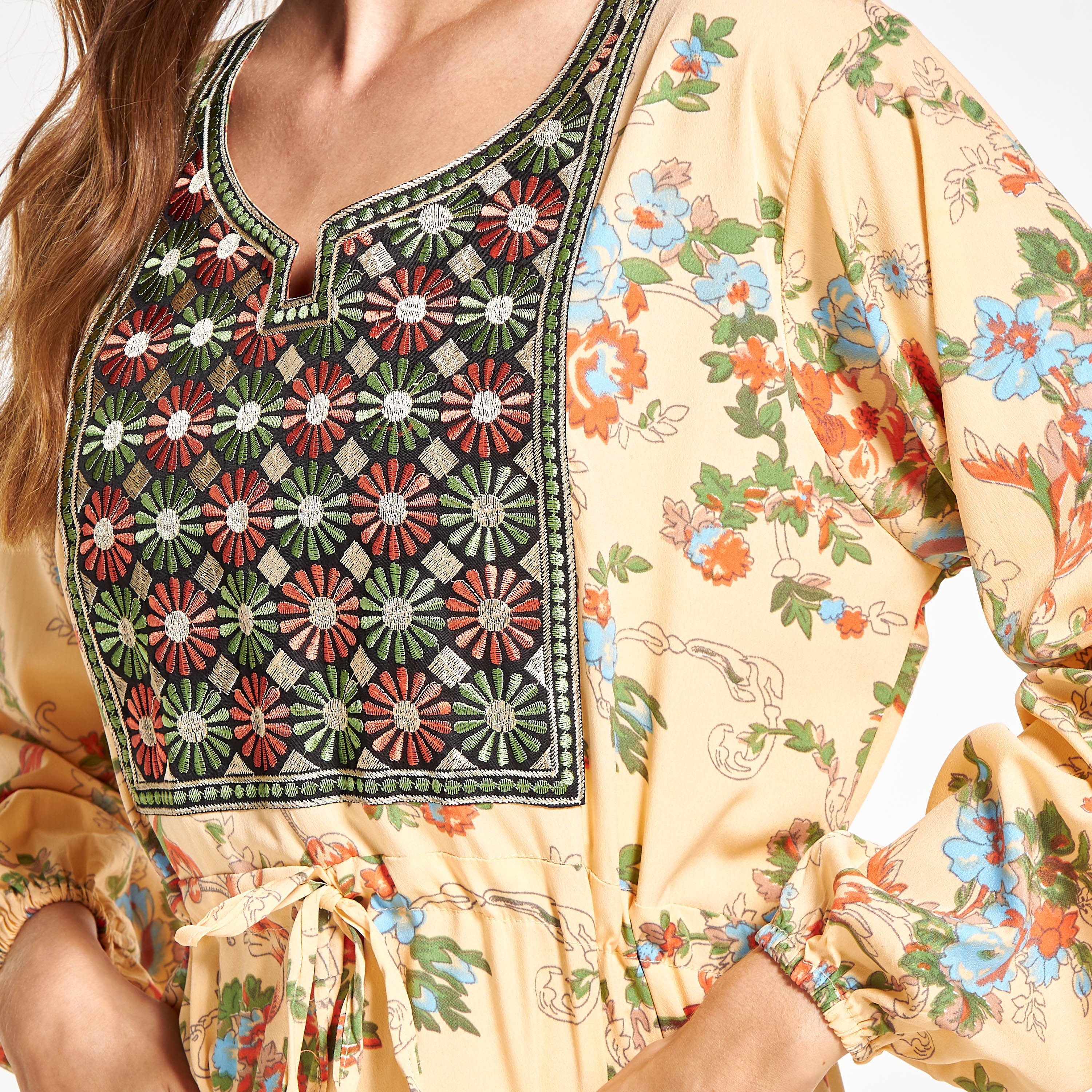 جلابية مطرّزة بأربطة وجيوب من مليكة-women-arabicclothing-jalabiyas-image-5