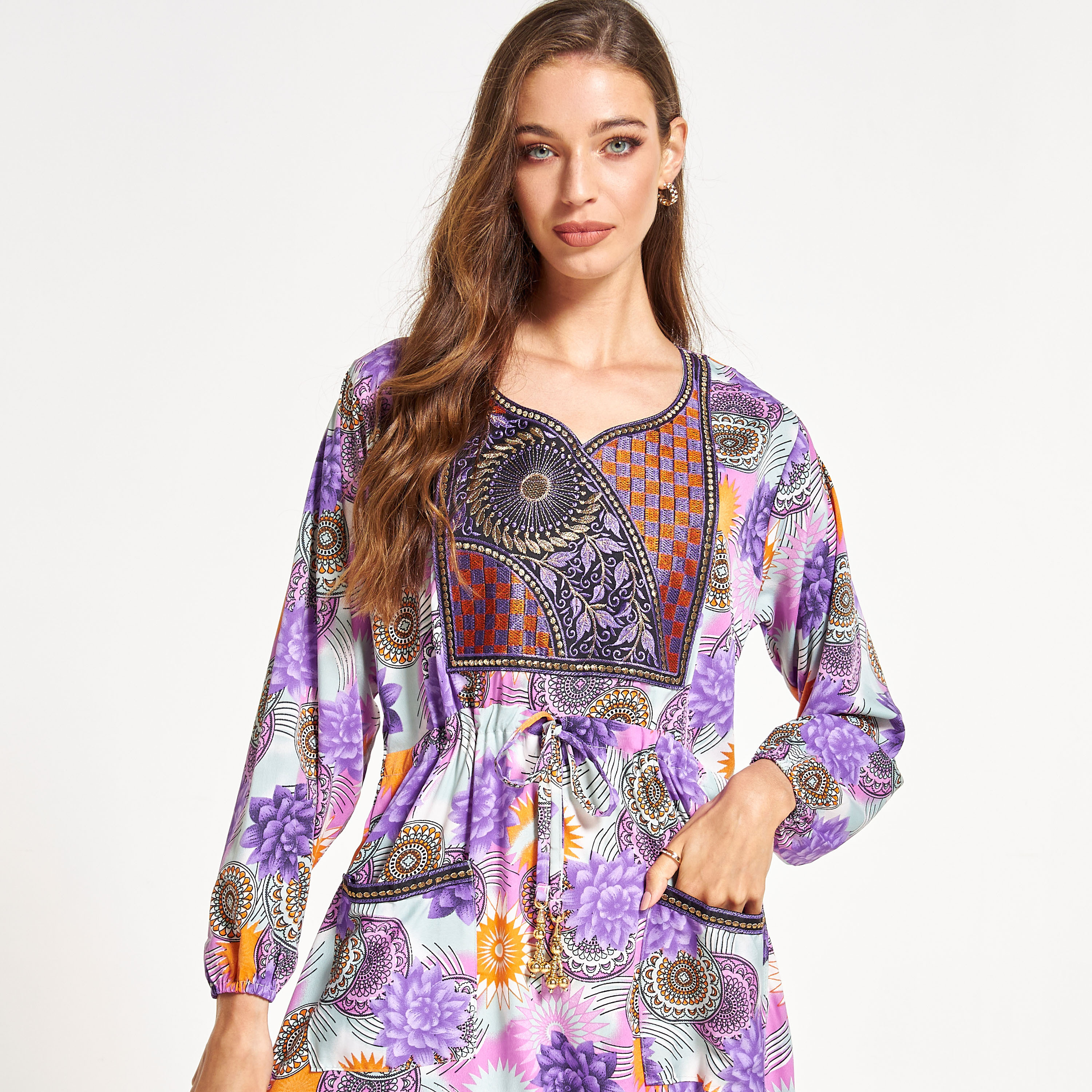 جلابية بتفاصيل مطرّزة وجيوب وطبعات من مليكة-women-arabicclothing-jalabiyas-image-3