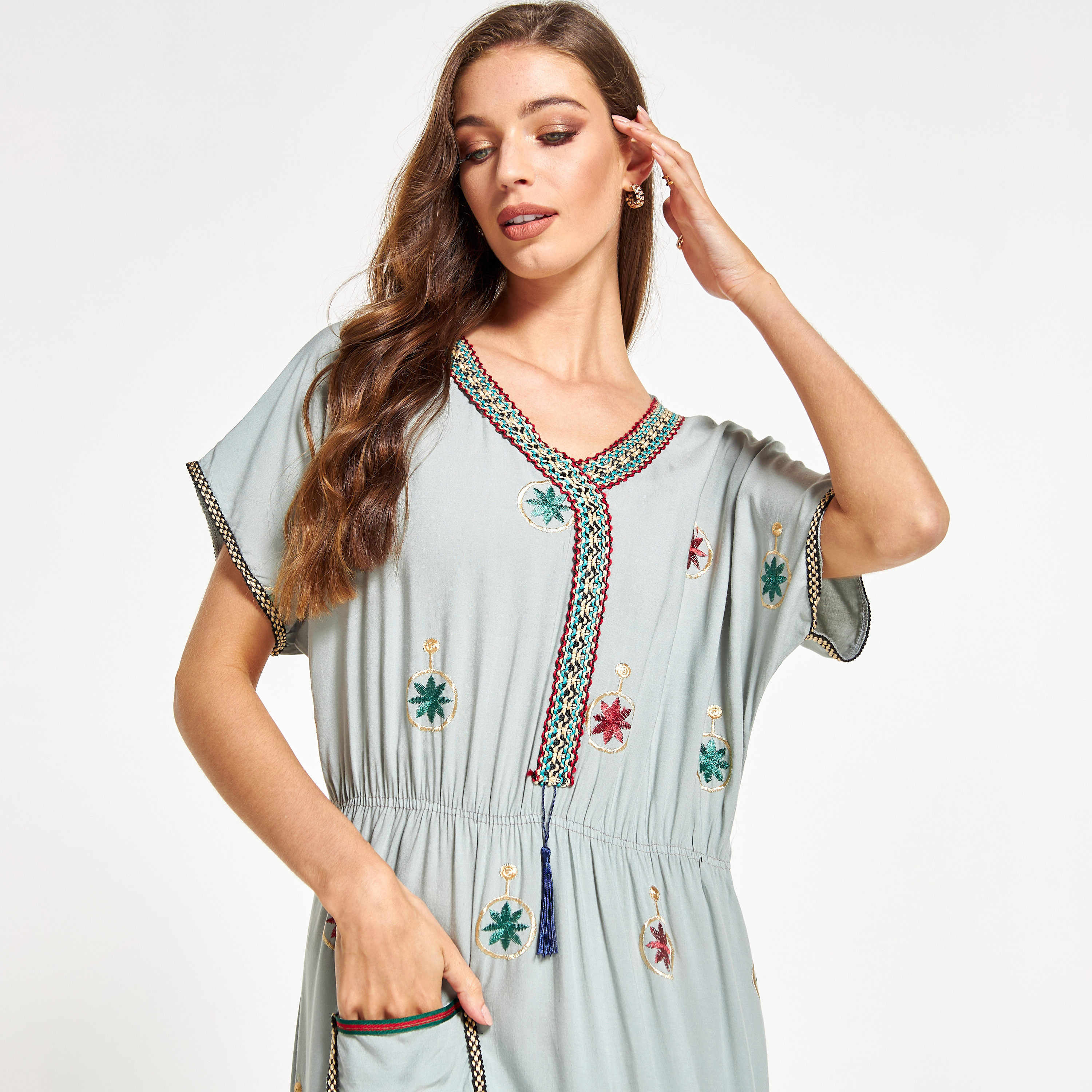 جلابية مطرزة بخصر رباط وجيب أمامي من مليكة-women-arabicclothing-jalabiyas-image-3