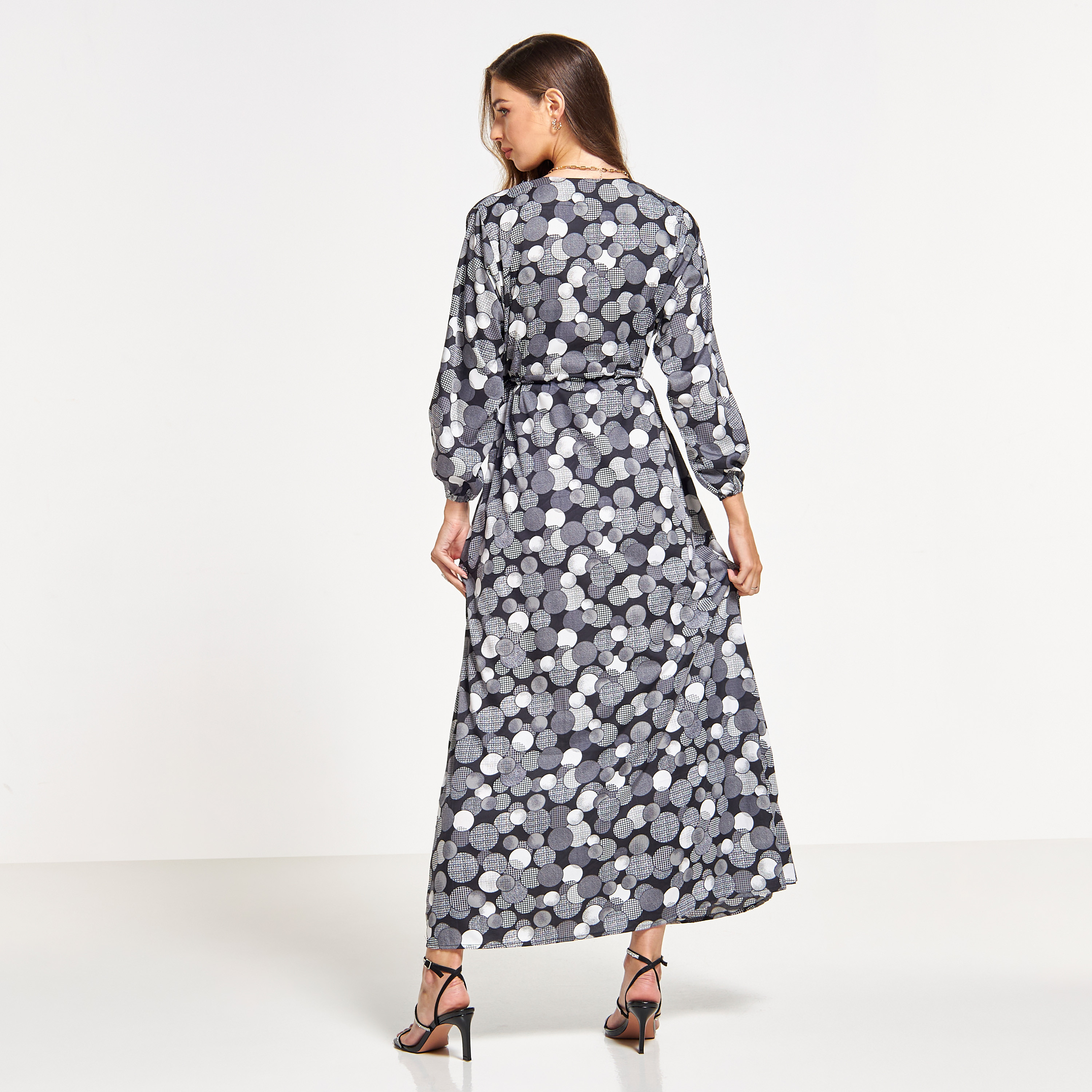 Malikah Embroidered Jalabiya with Tie-Ups and Pockets-women-arabicclothing-jalabiyas-image-2