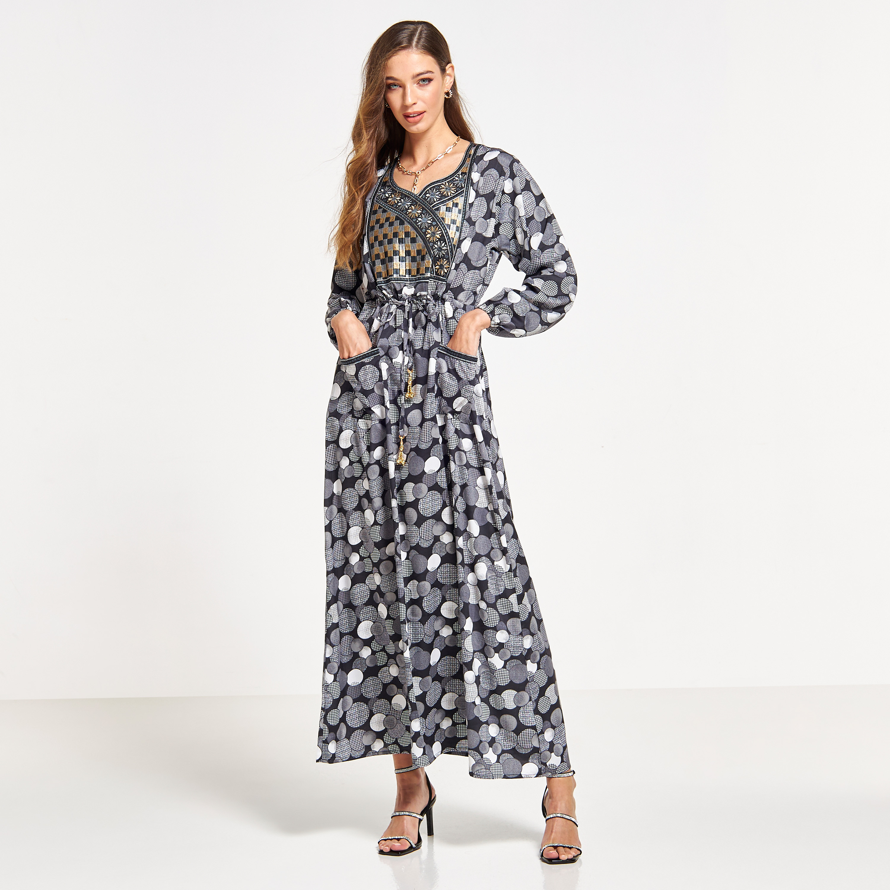 جلابية مطرّزة بأربطة وجيوب من مليكة-women-arabicclothing-jalabiyas-image-4