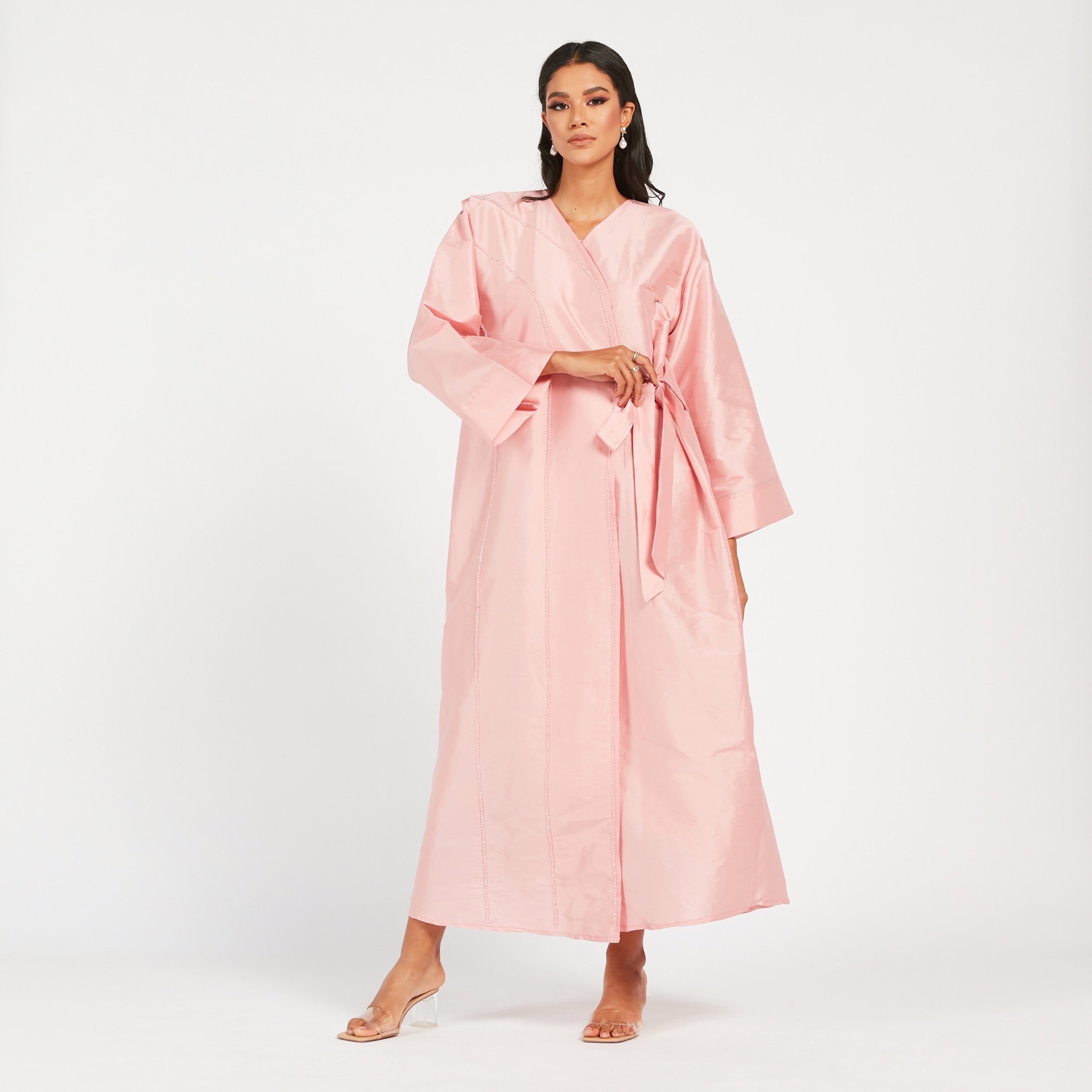 عباية سادة بأكمام واسعة وأربطة من مويستريت-women-arabicclothing-abayas-image-1