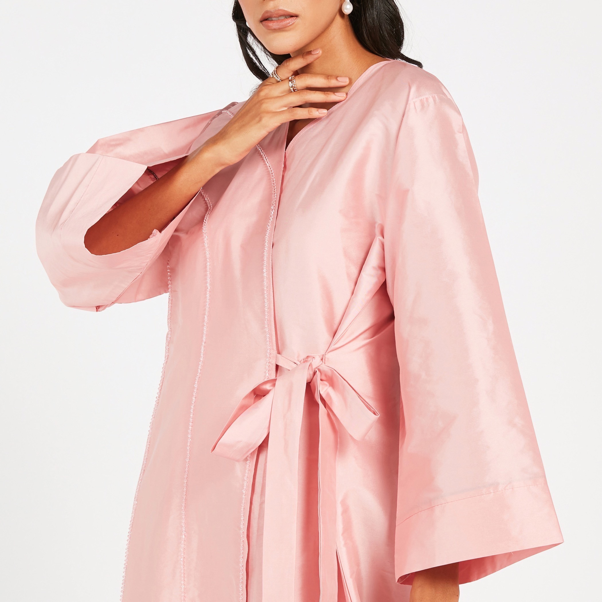 عباية سادة بأكمام واسعة وأربطة من مويستريت-women-arabicclothing-abayas-image-3