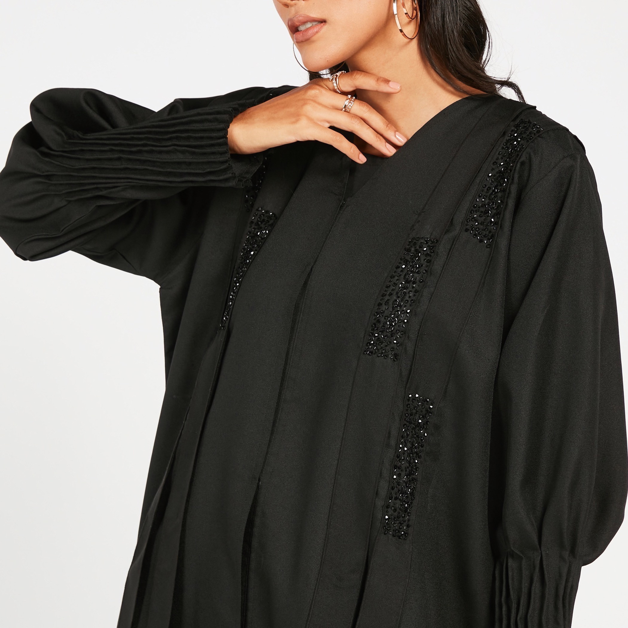 عباية مزيّن بأكمام بيشوب من مويستريت-women-arabicclothing-abayas-image-3