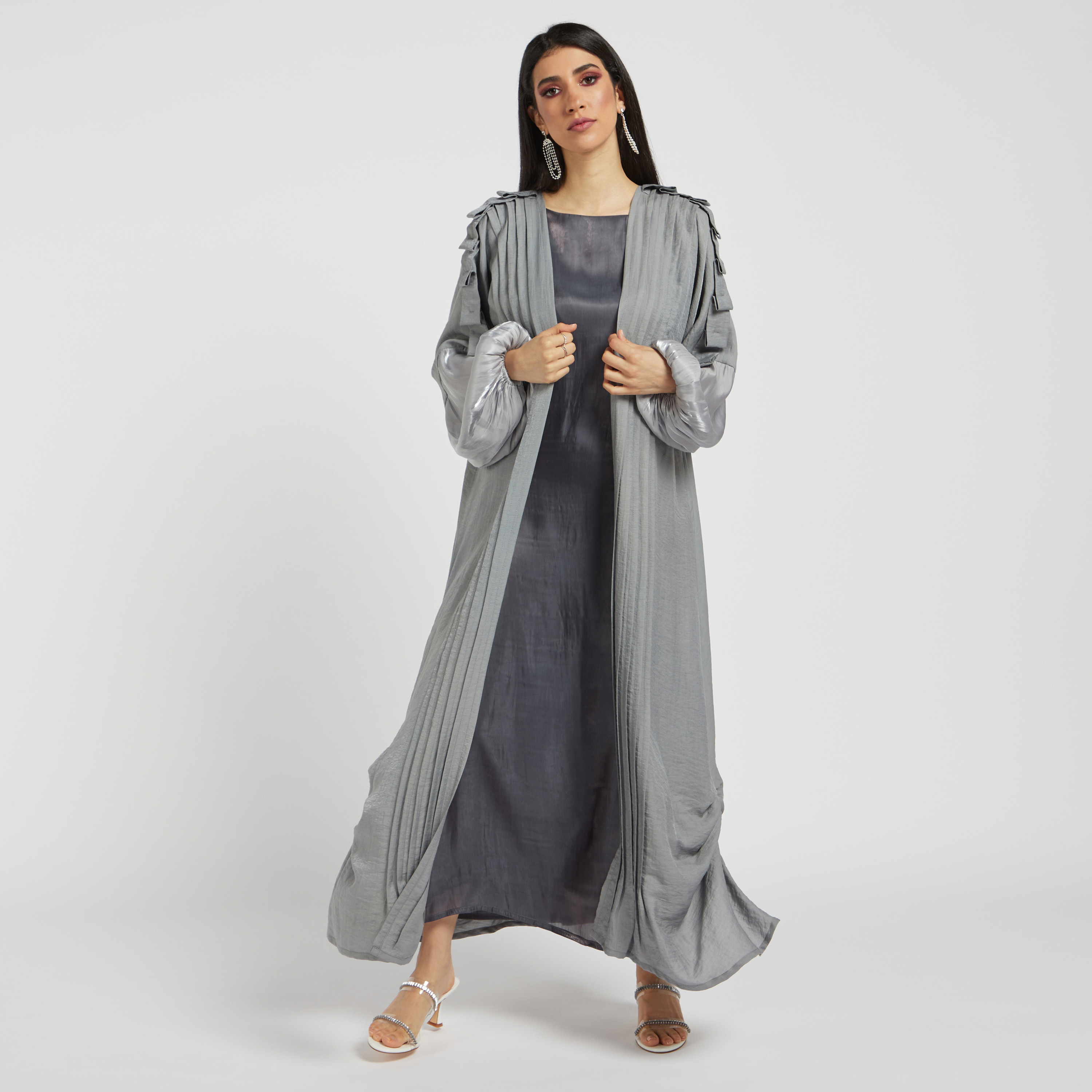 عباية سادة مفتوحة من الأمام بأكمام طويلة وتفاصيل كشكش من مويستريت-women-arabicclothing-abayas-image-4