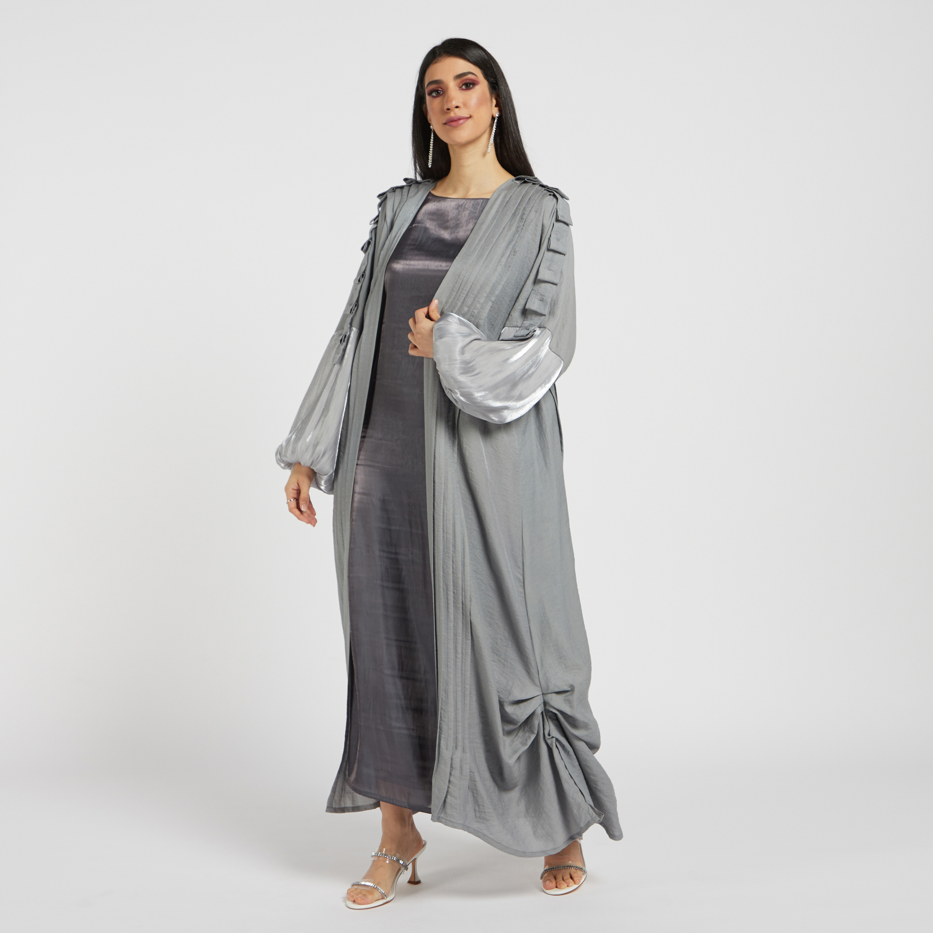 عباية سادة مفتوحة من الأمام بأكمام طويلة وتفاصيل كشكش من مويستريت-women-arabicclothing-abayas-image-3