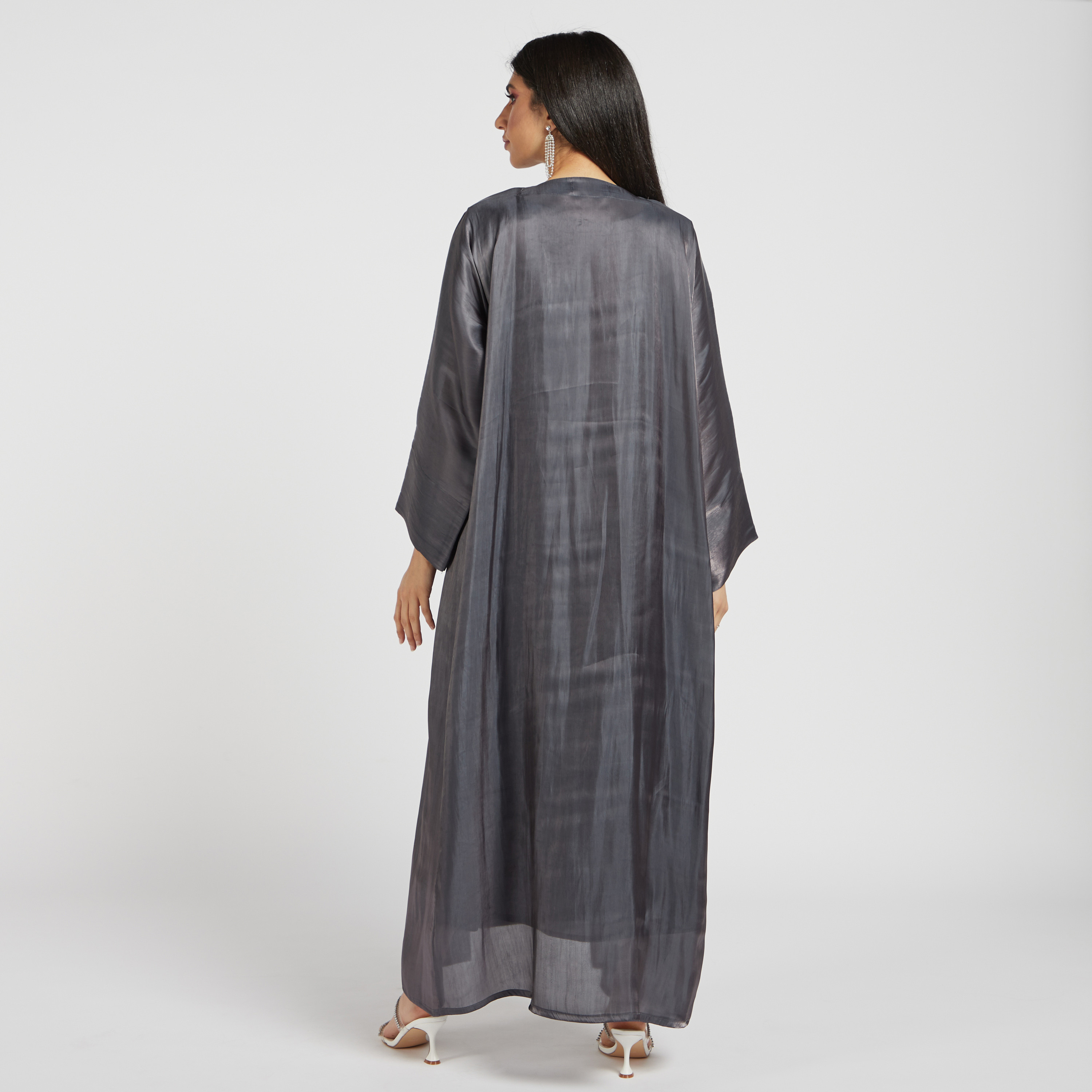 عباية سادة بأكمام طويلة ورباط إغلاق من مويستريت-women-arabicclothing-abayas-image-1