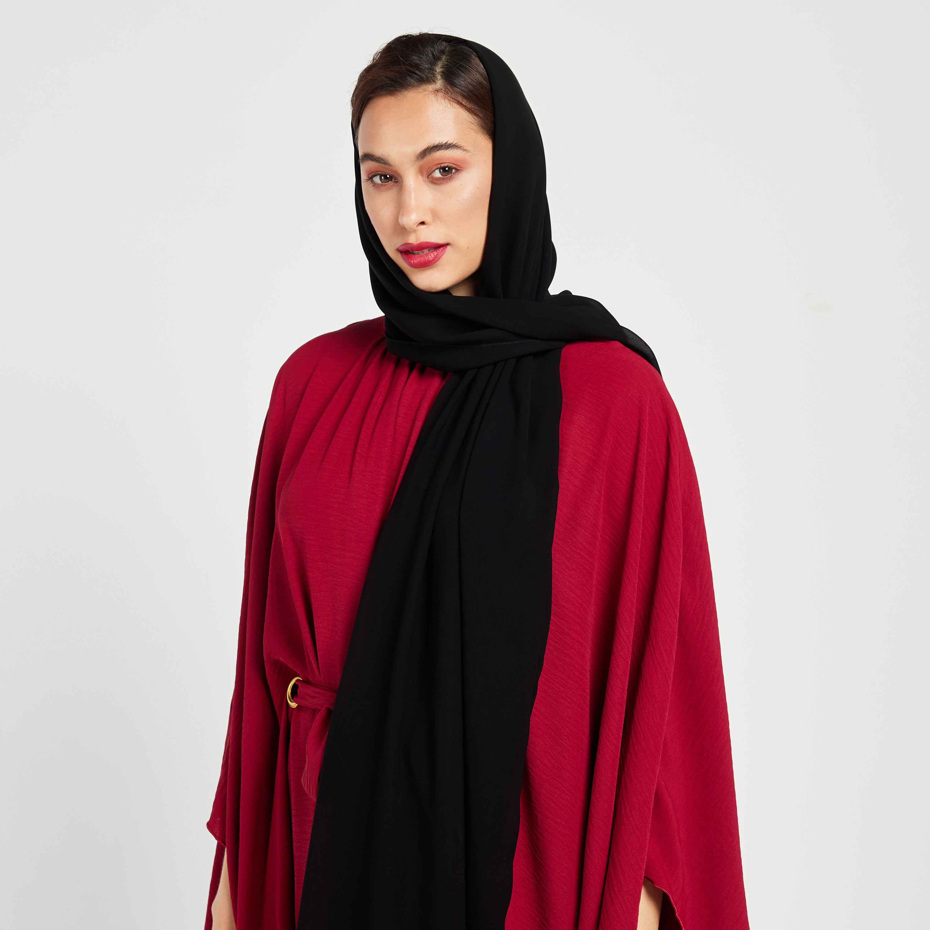 عباية سادة بحزام رباط وحجاب من مويستريت-women-arabicclothing-abayas-image-3
