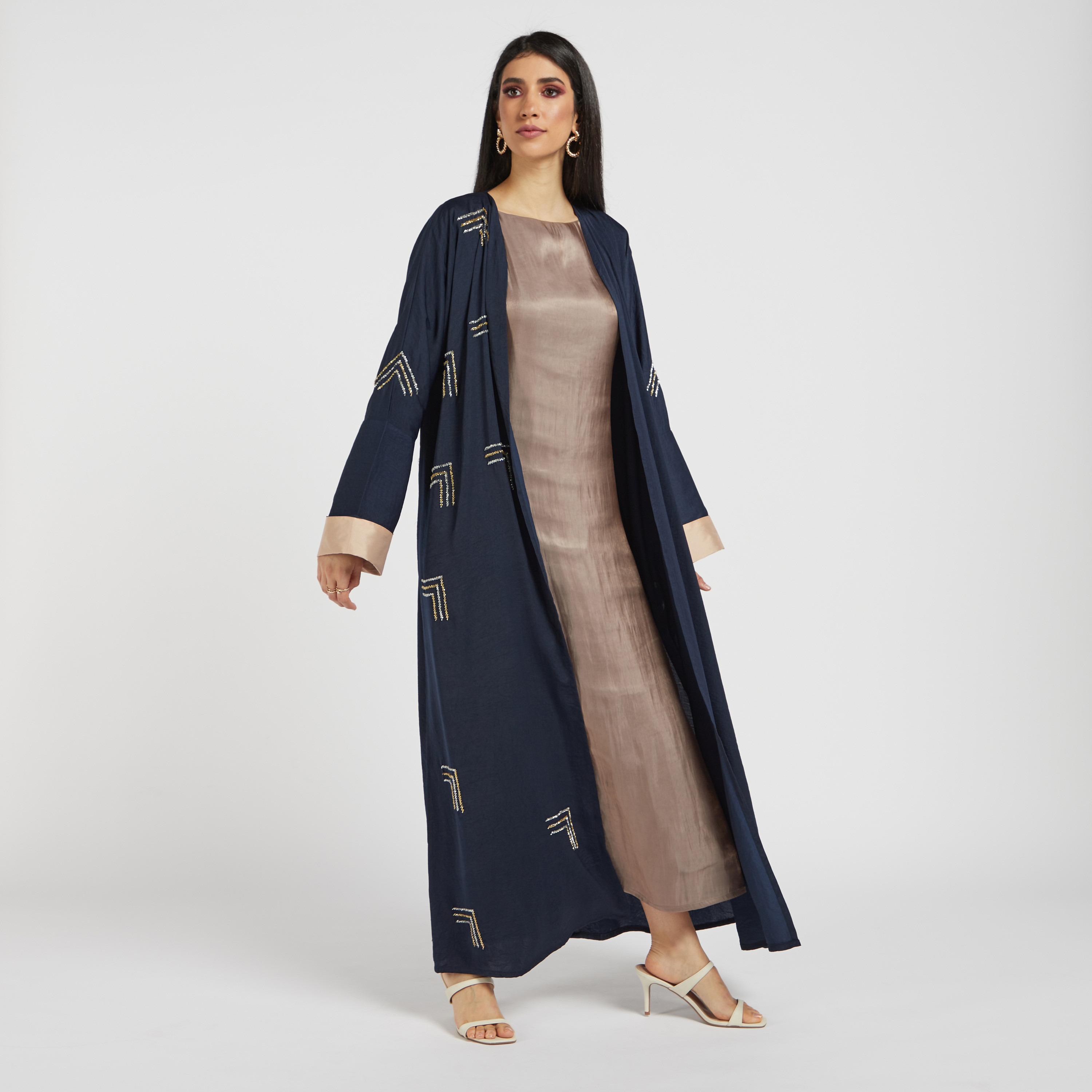عباية مزيّنة مفتوحة من الأمام بأكمام طويلة من مويستريت-women-arabicclothing-abayas-image-2